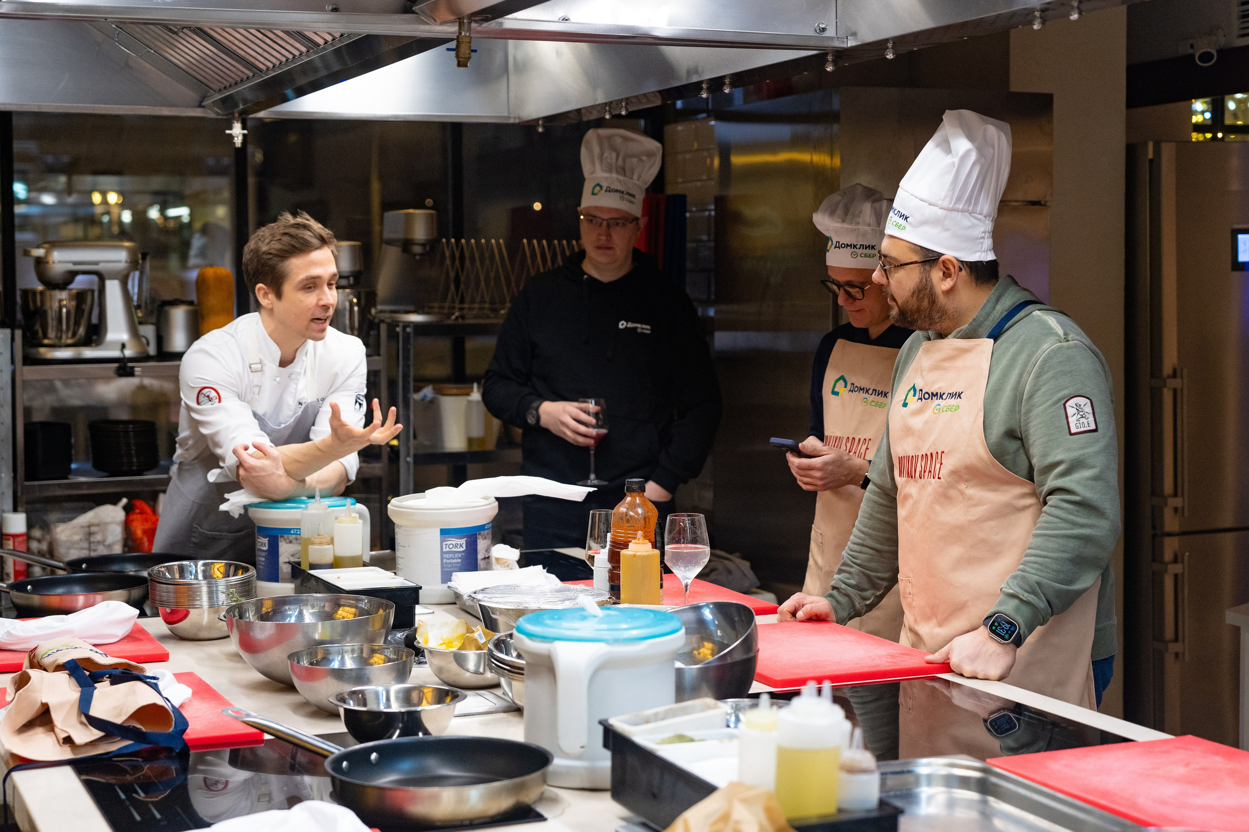 NOVIKOV SCHOOL — Умами зал. Фотограф Никита Комаров