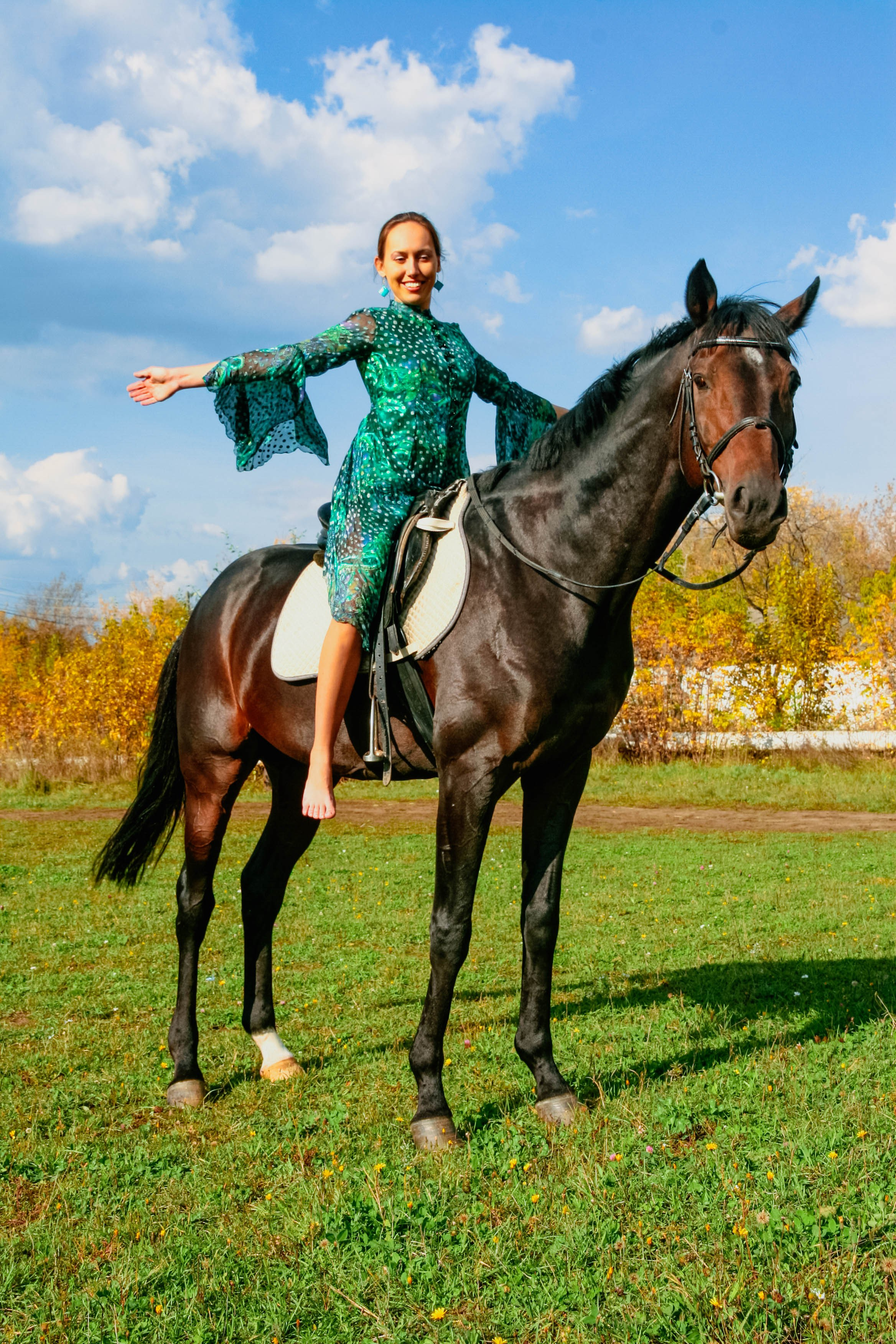 Алёна и Даша на лошади. Фотограф Пермь. Фотосессия в фотостудии Перми и на свежем воздухе