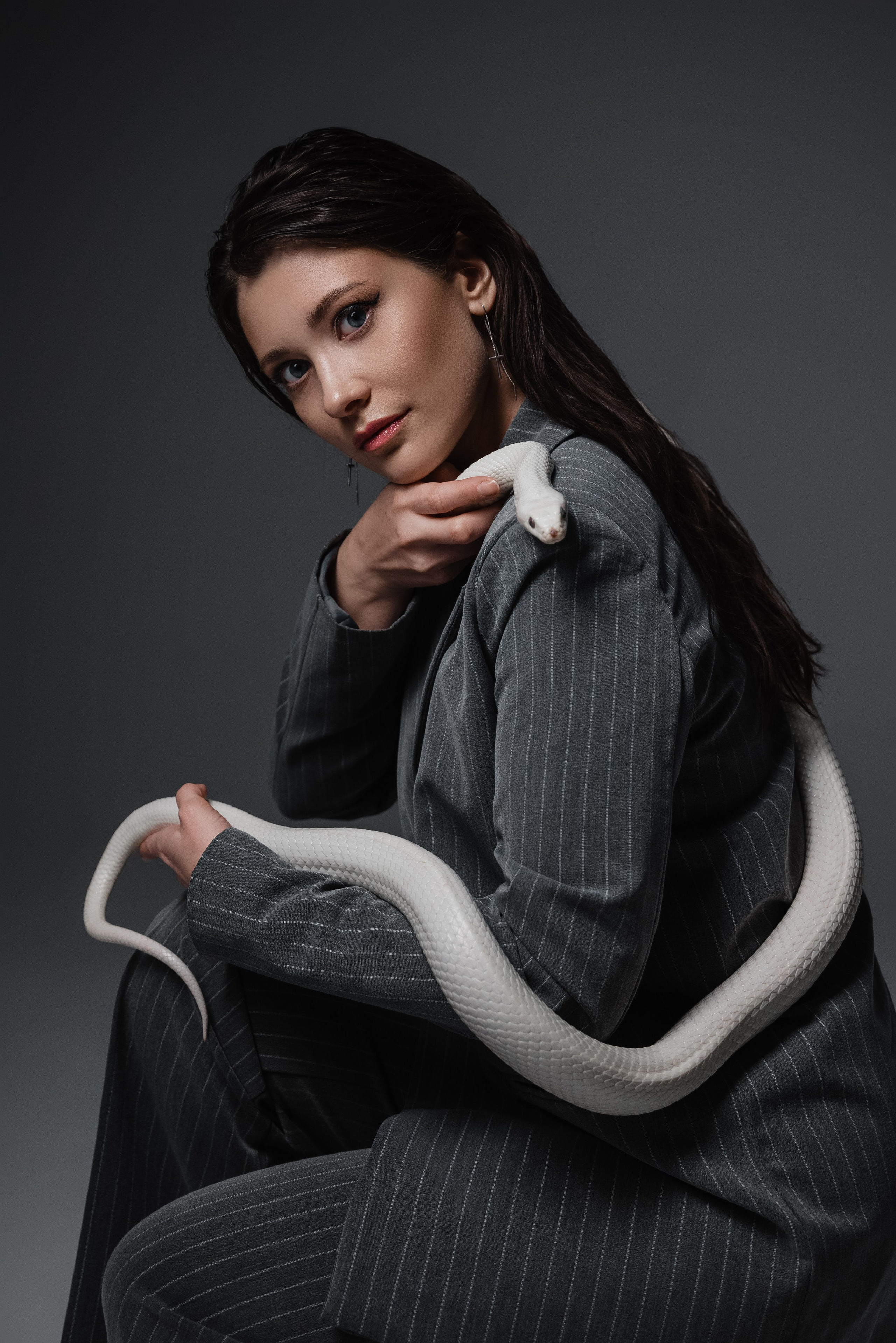 Виктория со змеёй. Главная