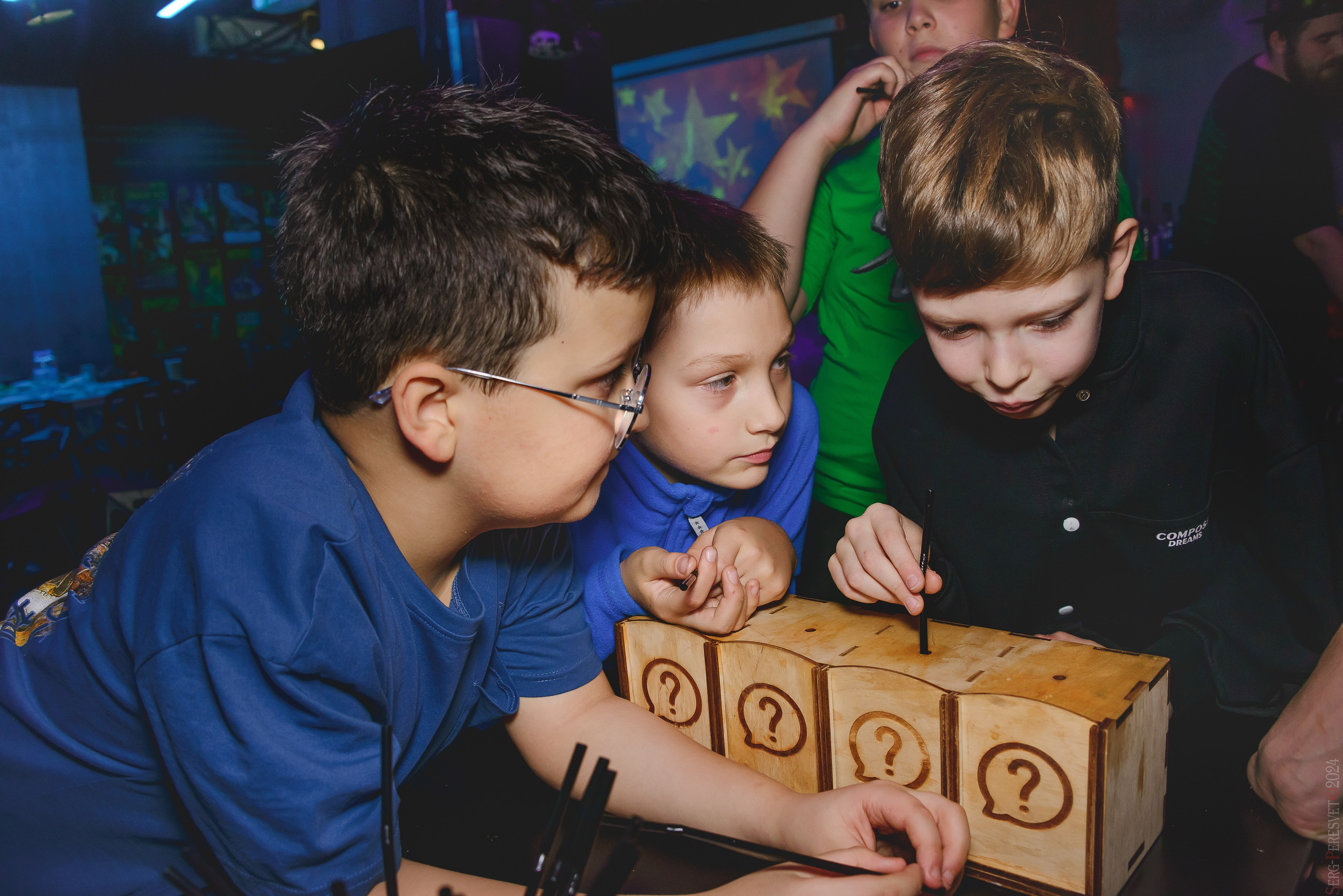 День рождения — шоу 2024-25: мафия, сахарная вата, бумажная дискотека, пиньята, зеркальный лабиринт. Ваш фотограф на праздник в Москве, Раменском, Жуковском, Люберцах