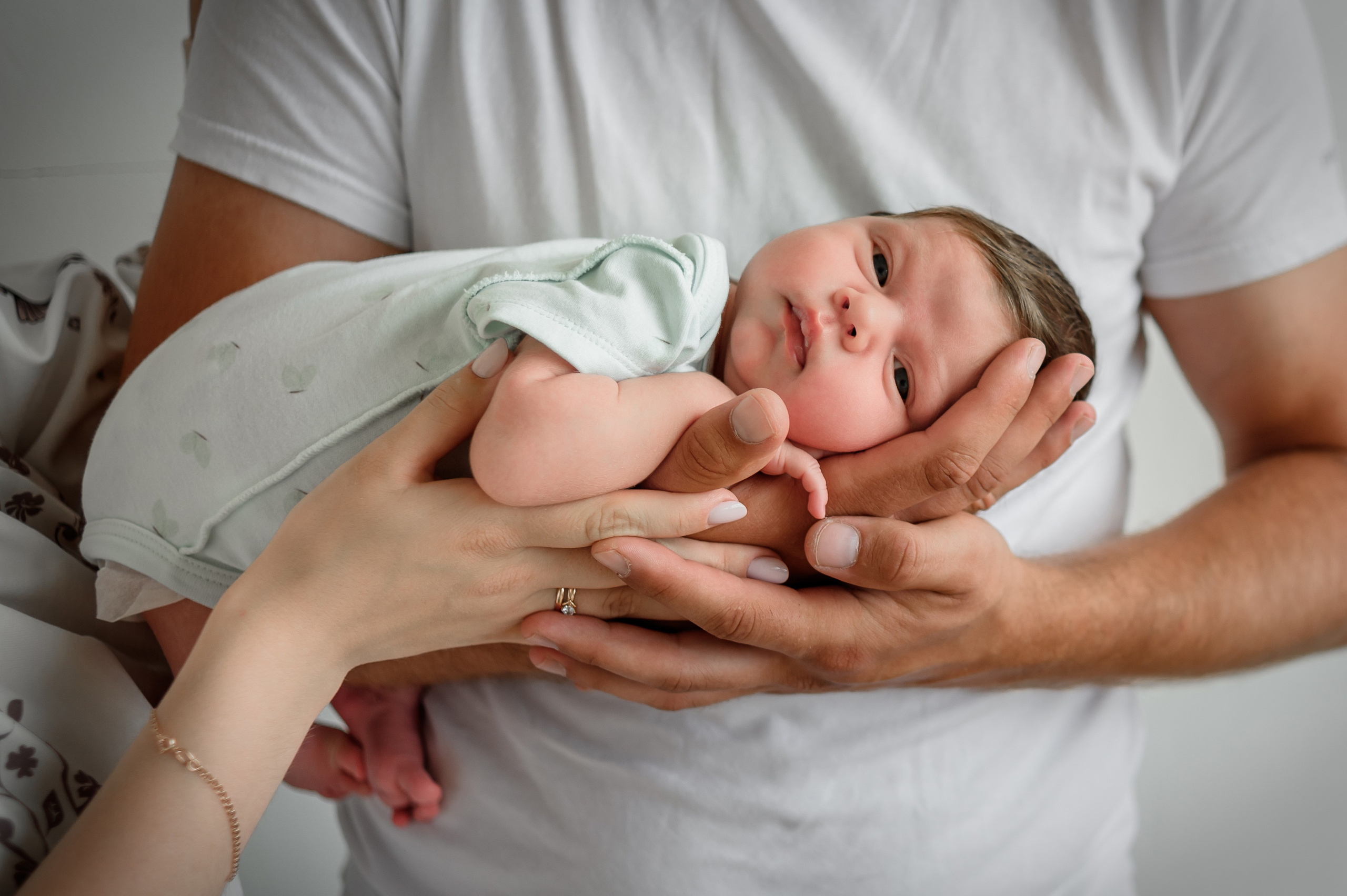 Lifestyle newborn. Фотограф новорождённых в Рязани, фотосъемка выписки из роддома, крещен