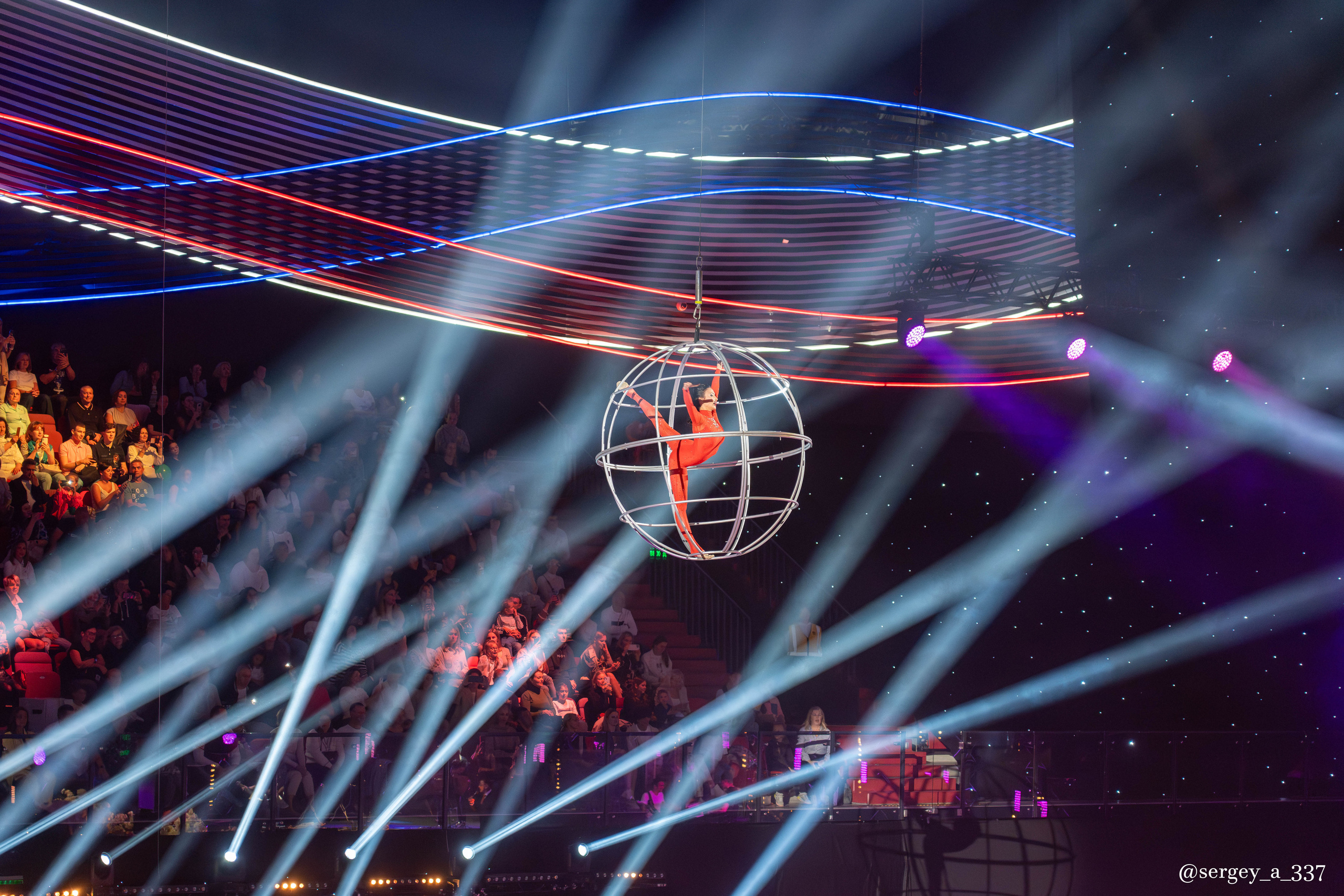 Концерт Григория Лепса и звёзд художественной гимнастики в Лужниках.Москва 09.09.2023    9 сентября во Дворце гимнастики Ирины Винер-Усмановой прошел праздничный концерт «Я люблю тебя, Москва», посвященный Дню города.В концерте приняли участие: Григорий Лепс, олимпийская сборная команда России по художественной гимнастике и директор нашего спортивного клуба — Анна Свирина.  