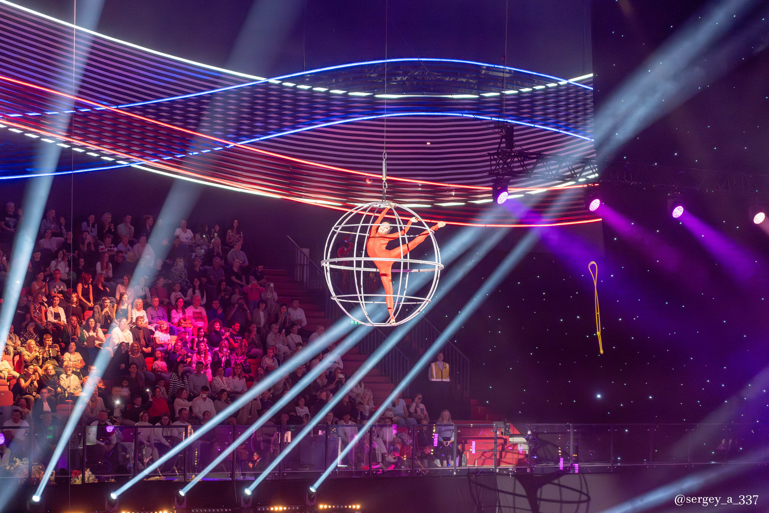 Концерт Григория Лепса и звёзд художественной гимнастики в Лужниках.Москва 09.09.2023    9 сентября во Дворце гимнастики Ирины Винер-Усмановой прошел праздничный концерт «Я люблю тебя, Москва», посвященный Дню города.В концерте приняли участие: Григорий Лепс, олимпийская сборная команда России по художественной гимнастике и директор нашего спортивного клуба — Анна Свирина.  