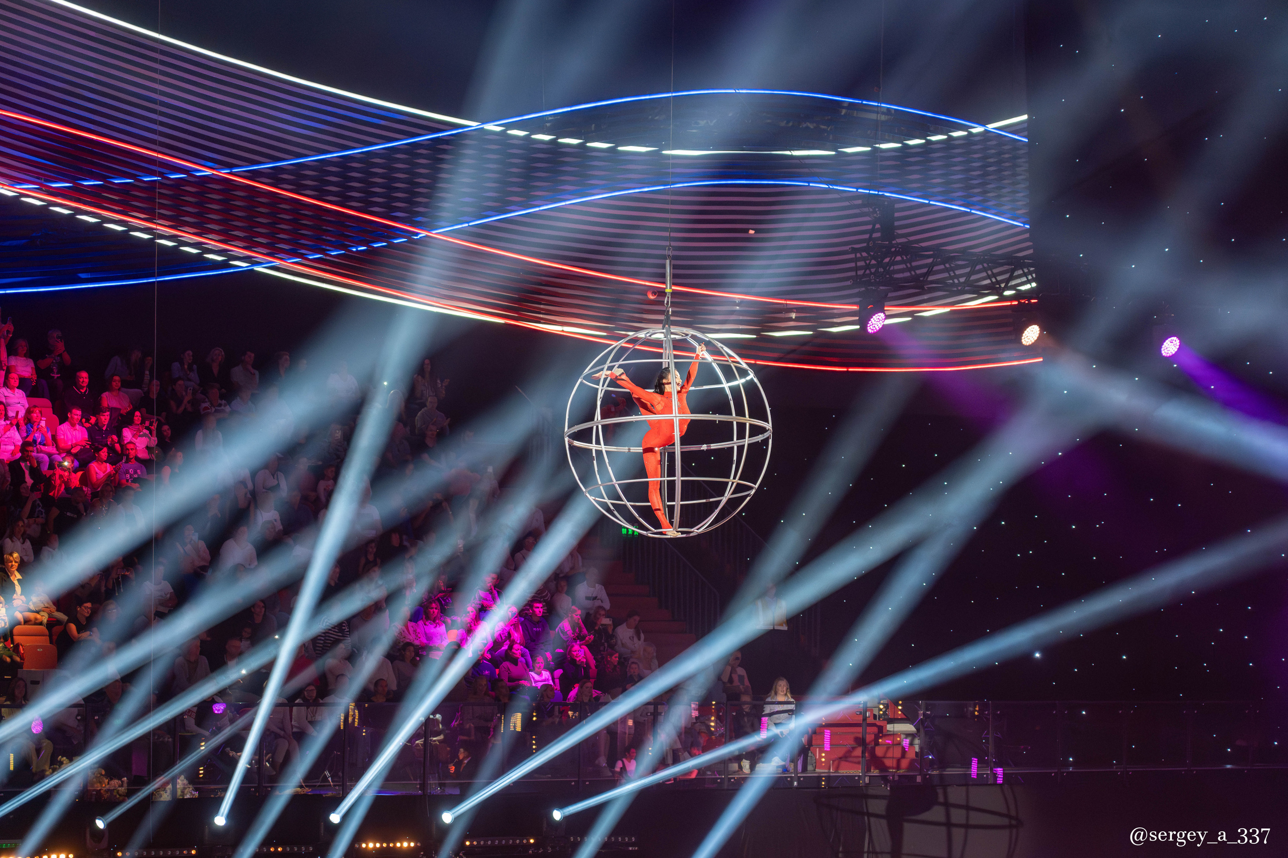 Концерт Григория Лепса и звёзд художественной гимнастики в Лужниках.Москва 09.09.2023    9 сентября во Дворце гимнастики Ирины Винер-Усмановой прошел праздничный концерт «Я люблю тебя, Москва», посвященный Дню города.В концерте приняли участие: Григорий Лепс, олимпийская сборная команда России по художественной гимнастике и директор нашего спортивного клуба — Анна Свирина.  