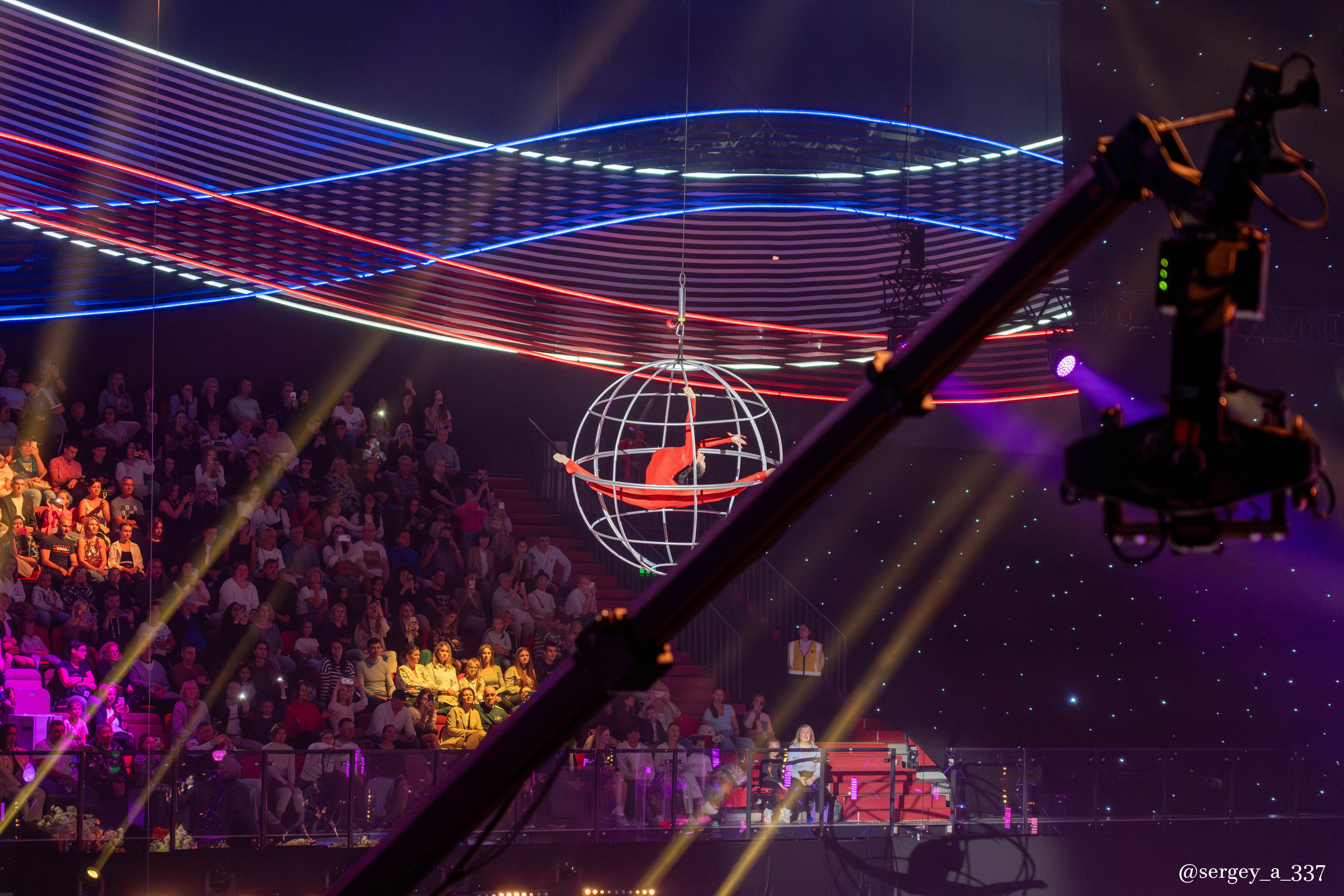 Концерт Григория Лепса и звёзд художественной гимнастики в Лужниках.Москва 09.09.2023    9 сентября во Дворце гимнастики Ирины Винер-Усмановой прошел праздничный концерт «Я люблю тебя, Москва», посвященный Дню города.В концерте приняли участие: Григорий Лепс, олимпийская сборная команда России по художественной гимнастике и директор нашего спортивного клуба — Анна Свирина.  