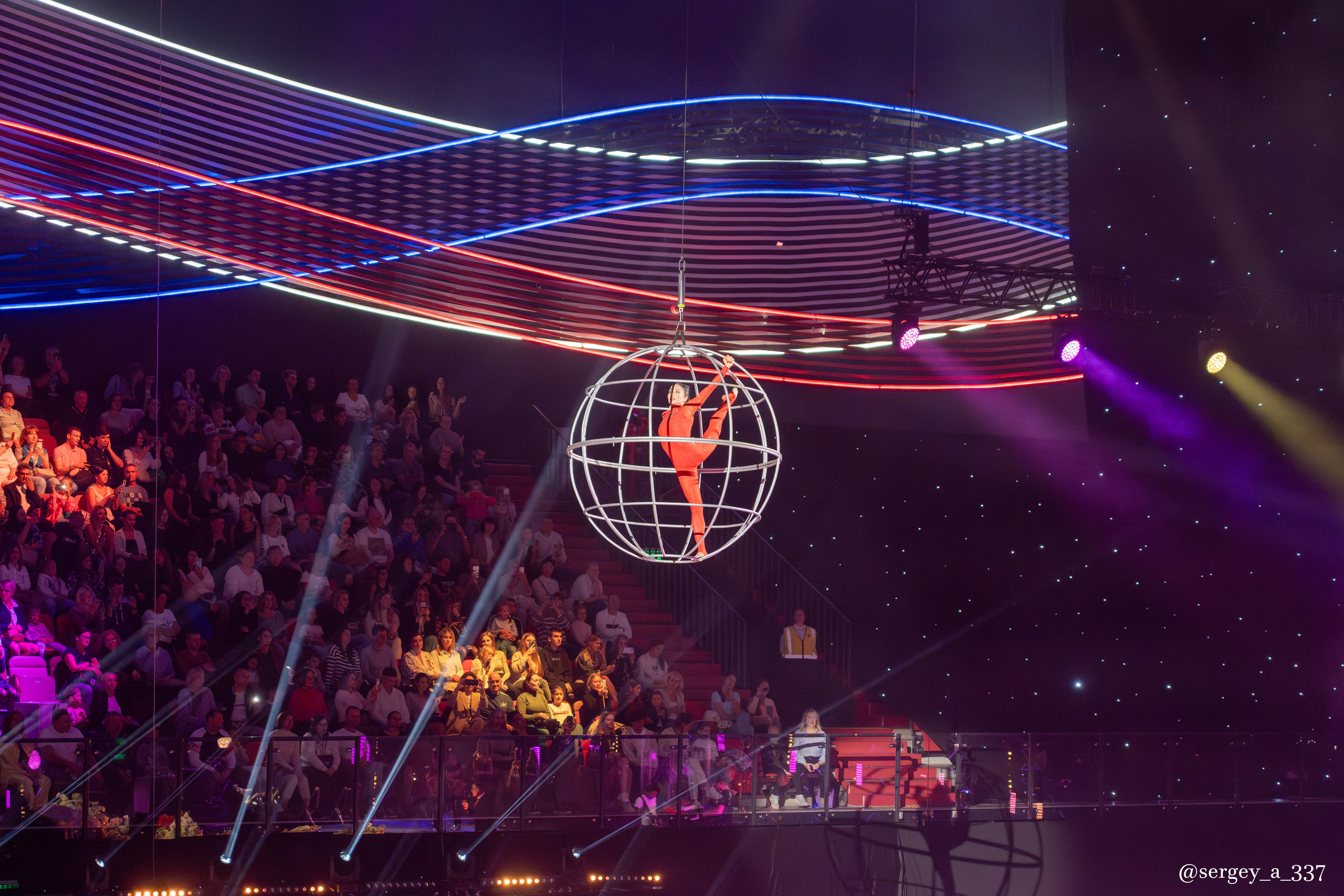 Концерт Григория Лепса и звёзд художественной гимнастики в Лужниках.Москва 09.09.2023    9 сентября во Дворце гимнастики Ирины Винер-Усмановой прошел праздничный концерт «Я люблю тебя, Москва», посвященный Дню города.В концерте приняли участие: Григорий Лепс, олимпийская сборная команда России по художественной гимнастике и директор нашего спортивного клуба — Анна Свирина.  