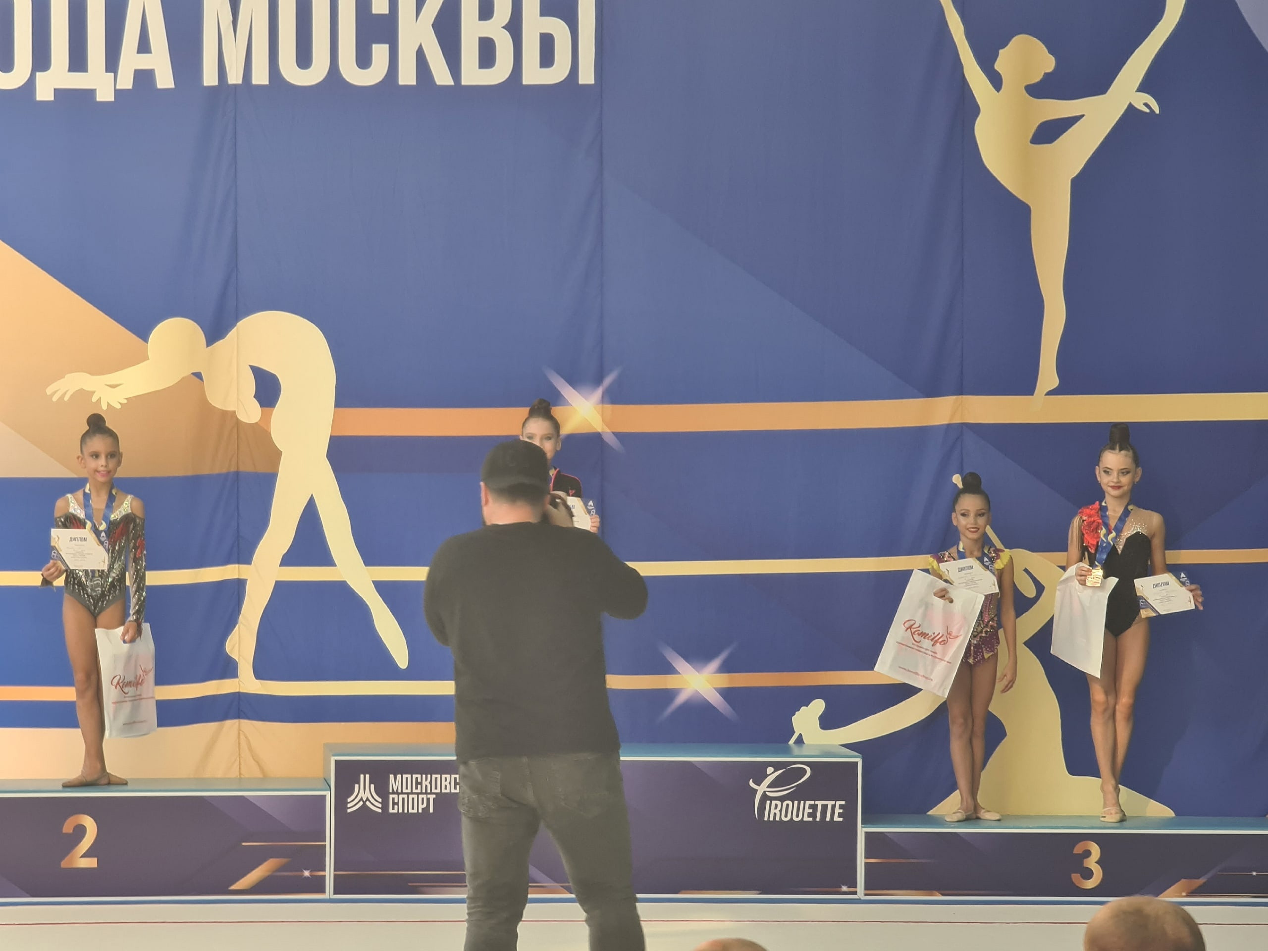 Первенство Юго-Западного административного округа города Москвы по художественной гимнастике.    15–17 сентября 2023 года воспитанницы спортивного клуба Анны Свириной приняли участие в этом мероприятии.По программе 1 спортивного разряда, среди категории «Девочки 2012-2013» Кубанкова Полина заняла 3 место. Желаем Полине дальнейших успехов!