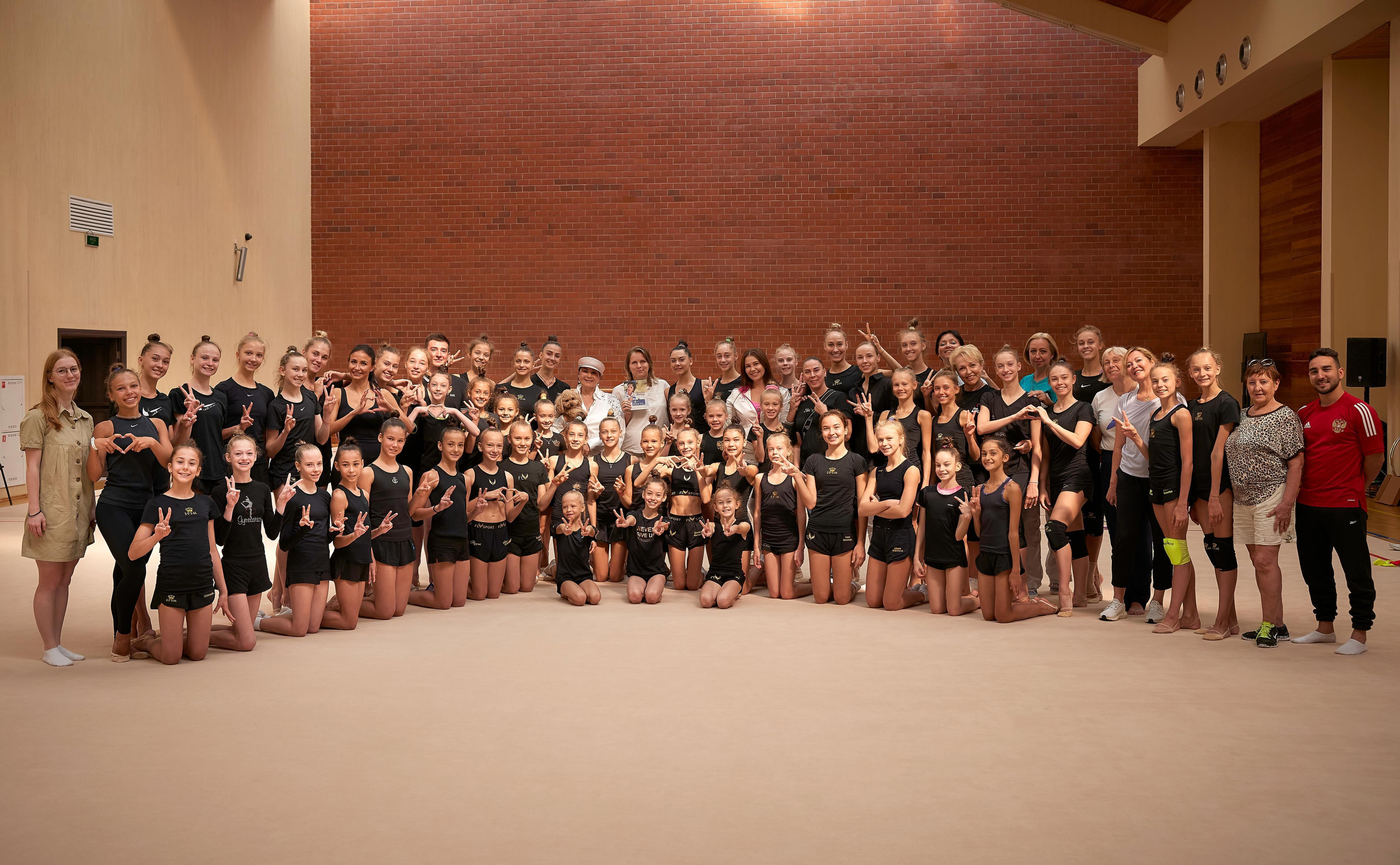 Учебно- тренировочные сборы в Дагомысе со сборной командой России    С 10 по 20 августа 2023 года в Дагомысе прошли учебно-тренировочное мероприятие по художественной гимнастике для спортсменок сборной команды России и перспективных гимнасток из разных регионов страны. В выезде, по приглашению главного тренера сборной команды России Ирины Александровны Винер, приняла участие директор нашего клуба, тренер Анна Викторовна Свирина. Она принимала непосредственное участие в тренировочном процессе.Выражаем огромную благодарность Ирине Александровне Винер за то, что дала возможность двум гимнасткам нашего клуба: Забродиной Дарье и Арутюнян Виктории принять участие в данных сборах.  