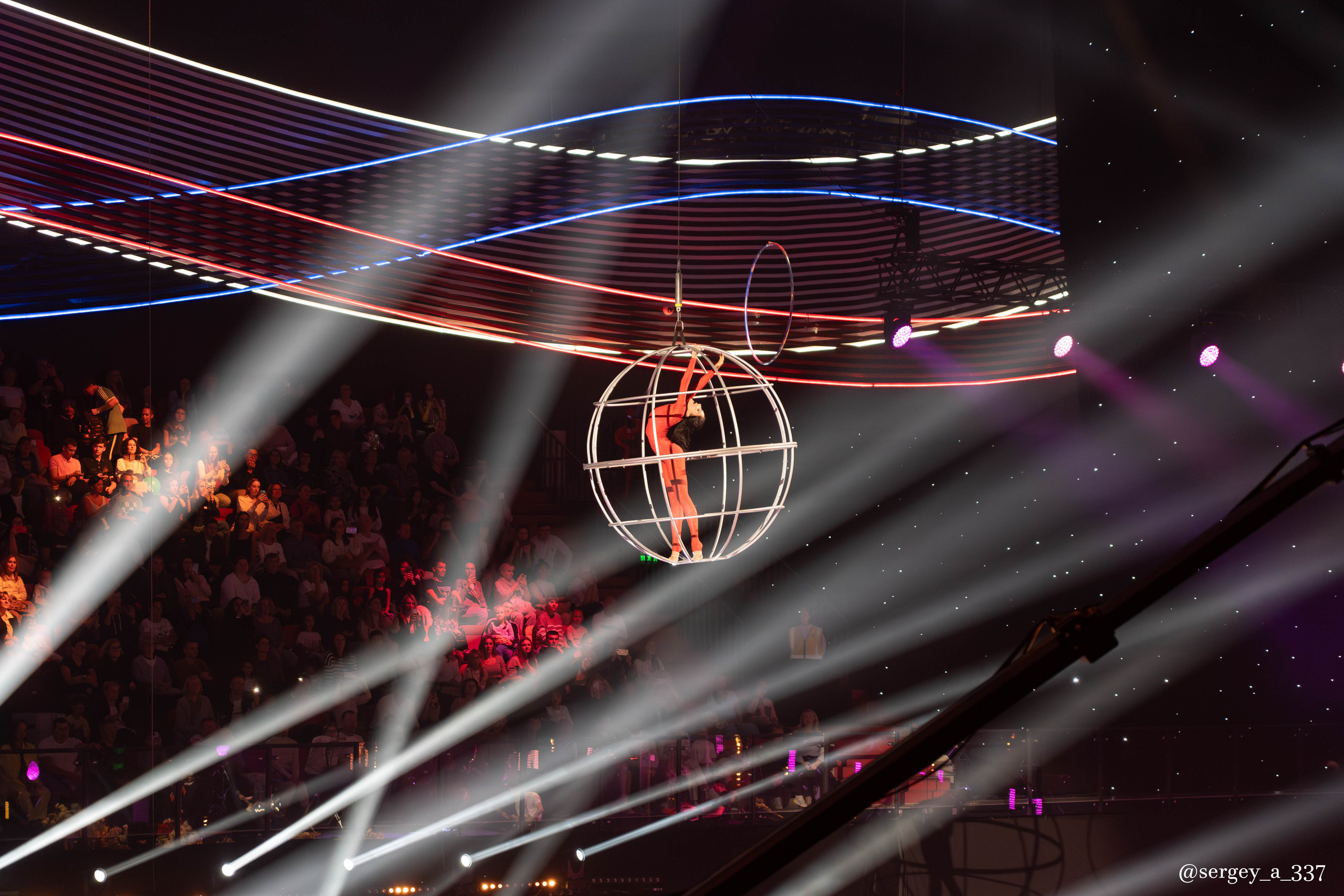 Концерт Григория Лепса и звёзд художественной гимнастики в Лужниках.Москва 09.09.2023    9 сентября во Дворце гимнастики Ирины Винер-Усмановой прошел праздничный концерт «Я люблю тебя, Москва», посвященный Дню города.В концерте приняли участие: Григорий Лепс, олимпийская сборная команда России по художественной гимнастике и директор нашего спортивного клуба — Анна Свирина.  