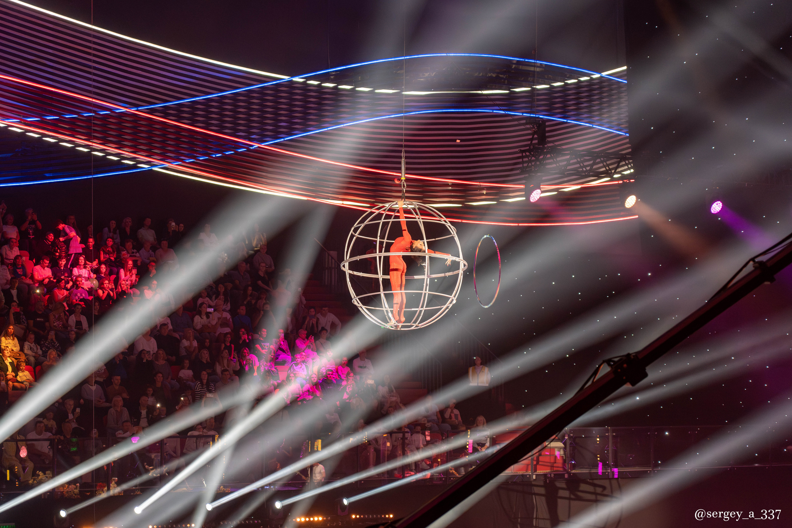 Концерт Григория Лепса и звёзд художественной гимнастики в Лужниках.Москва 09.09.2023    9 сентября во Дворце гимнастики Ирины Винер-Усмановой прошел праздничный концерт «Я люблю тебя, Москва», посвященный Дню города.В концерте приняли участие: Григорий Лепс, олимпийская сборная команда России по художественной гимнастике и директор нашего спортивного клуба — Анна Свирина.  