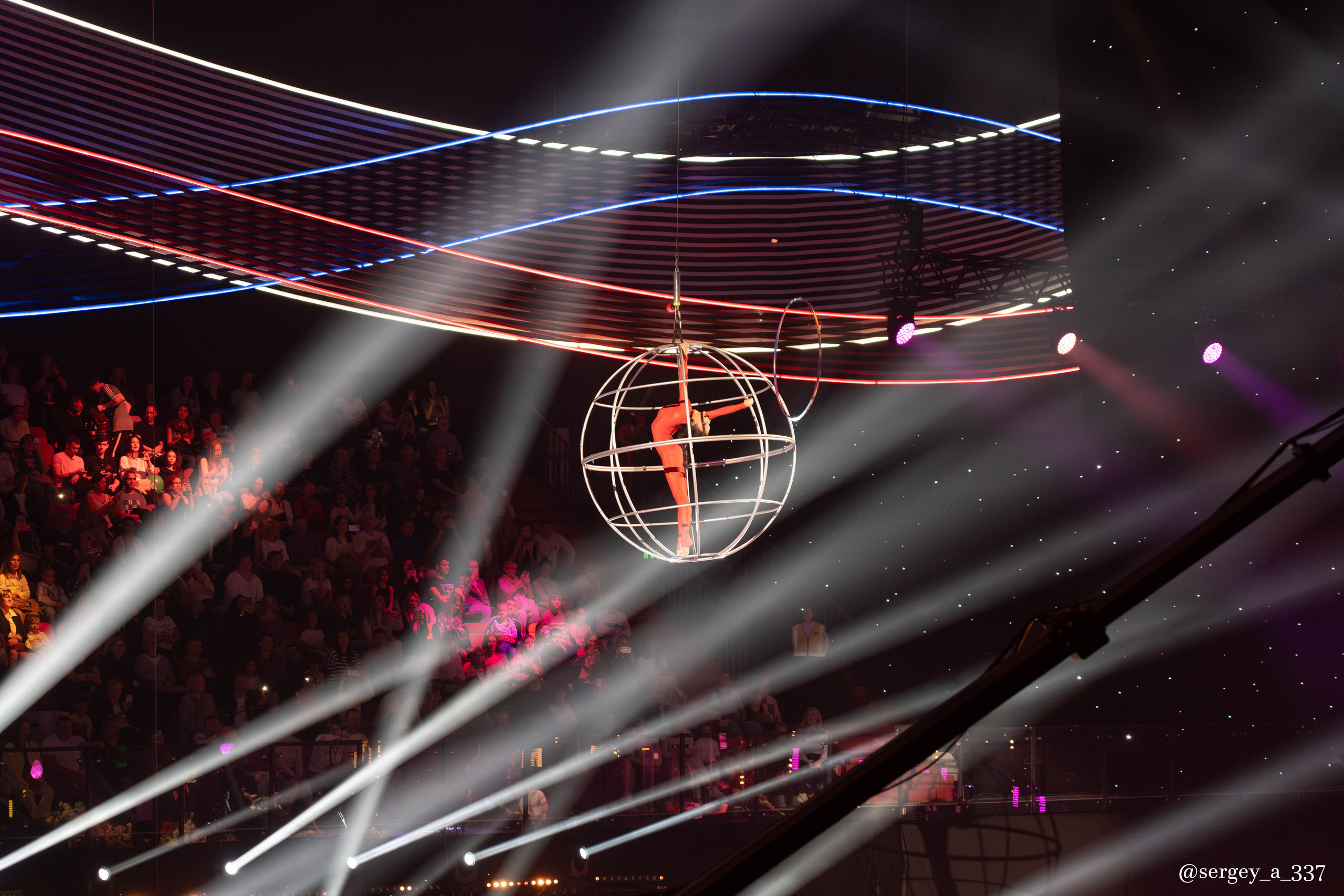 Концерт Григория Лепса и звёзд художественной гимнастики в Лужниках.Москва 09.09.2023    9 сентября во Дворце гимнастики Ирины Винер-Усмановой прошел праздничный концерт «Я люблю тебя, Москва», посвященный Дню города.В концерте приняли участие: Григорий Лепс, олимпийская сборная команда России по художественной гимнастике и директор нашего спортивного клуба — Анна Свирина.  