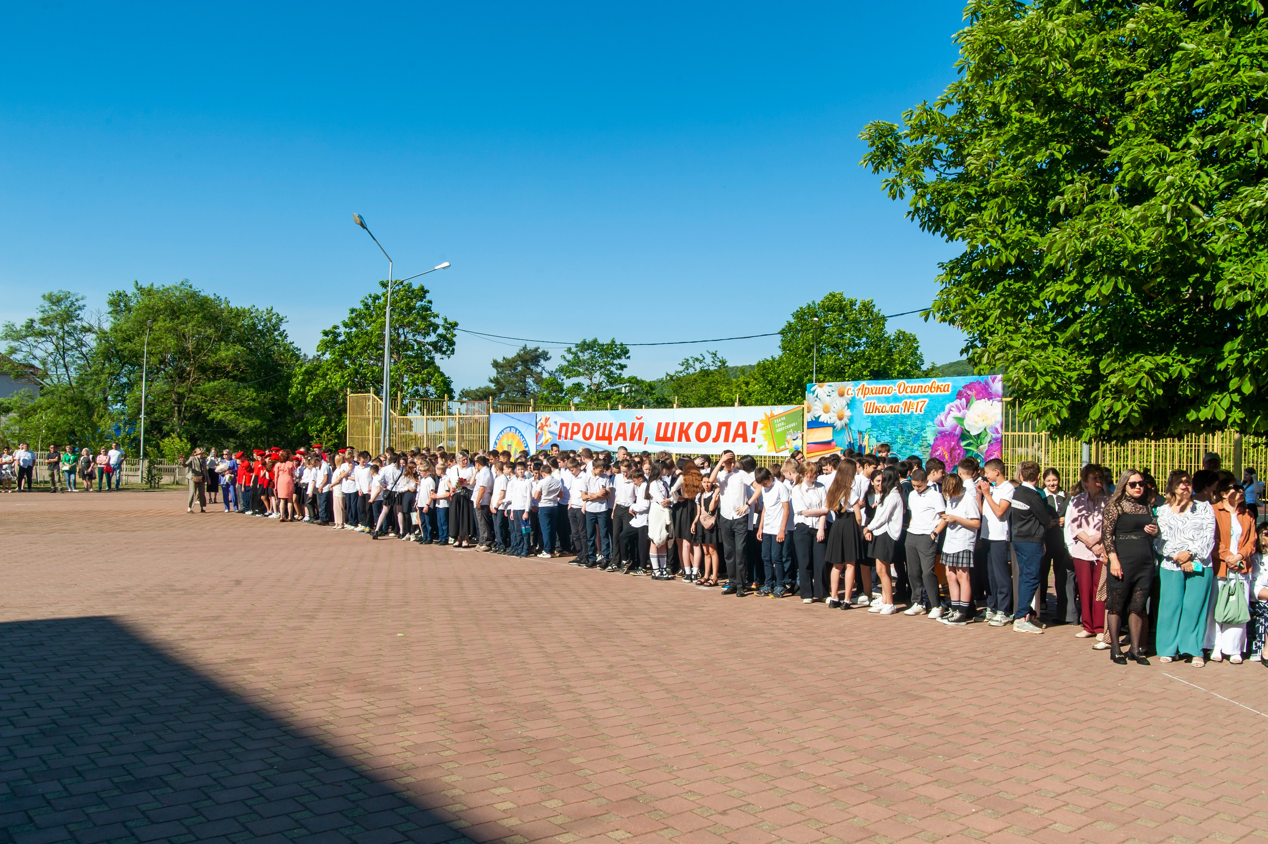 Последний Звонок МАОУ СОШ № 17 им. Эдуарда Есаяна — Архипо-Осиповка. Свадебный и семейный фотограф Денис Лукьянов в Краснодаре, Краснодарском крае и Республике Крым
