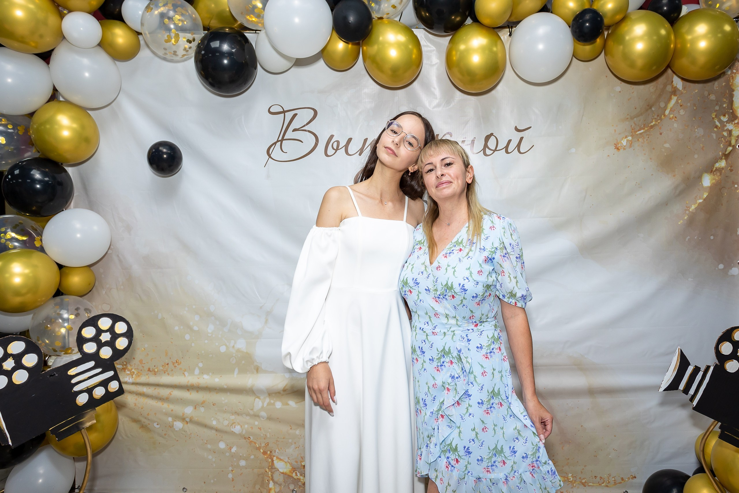 Вручение аттестата и выпускной вечер. Выпускные альбомы Майкоп, Краснодар Елена Золотарева