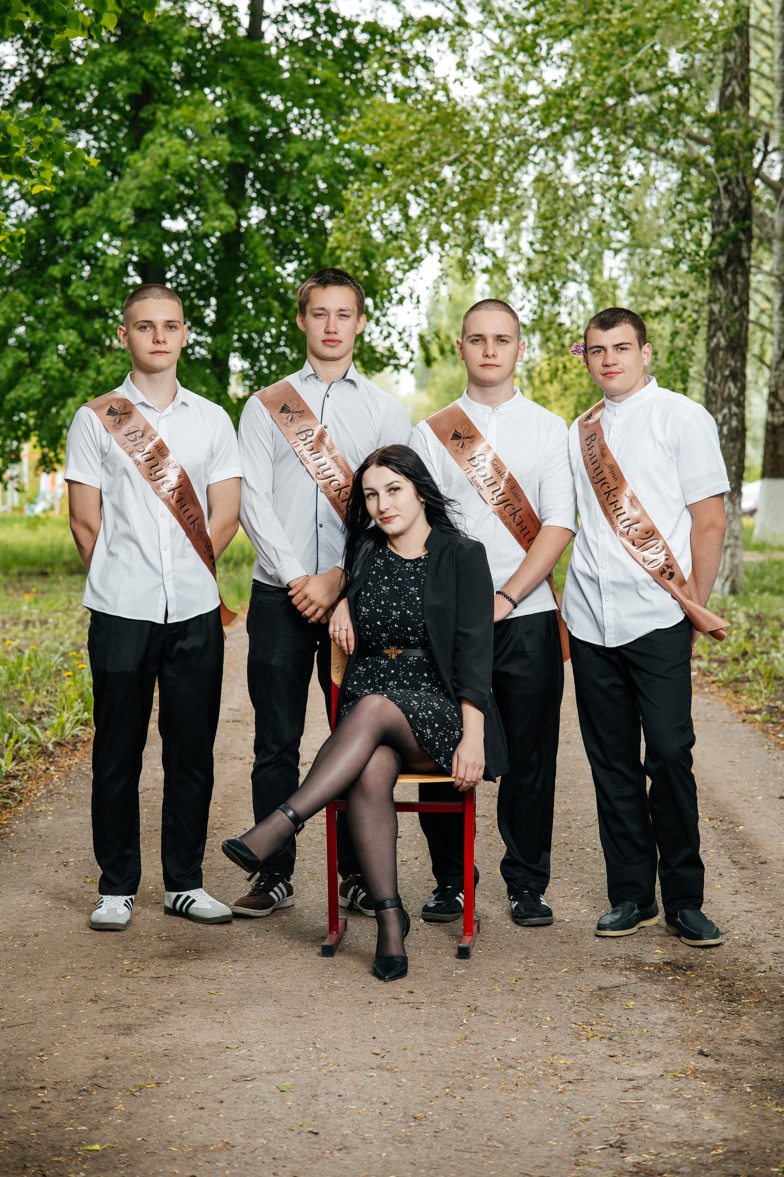 Сочная классика. Школьный фотограф в Валуйках. Фотосессии для выпускников и изготовление выпускных альбомов в городе Валуйки и в Белгородской области