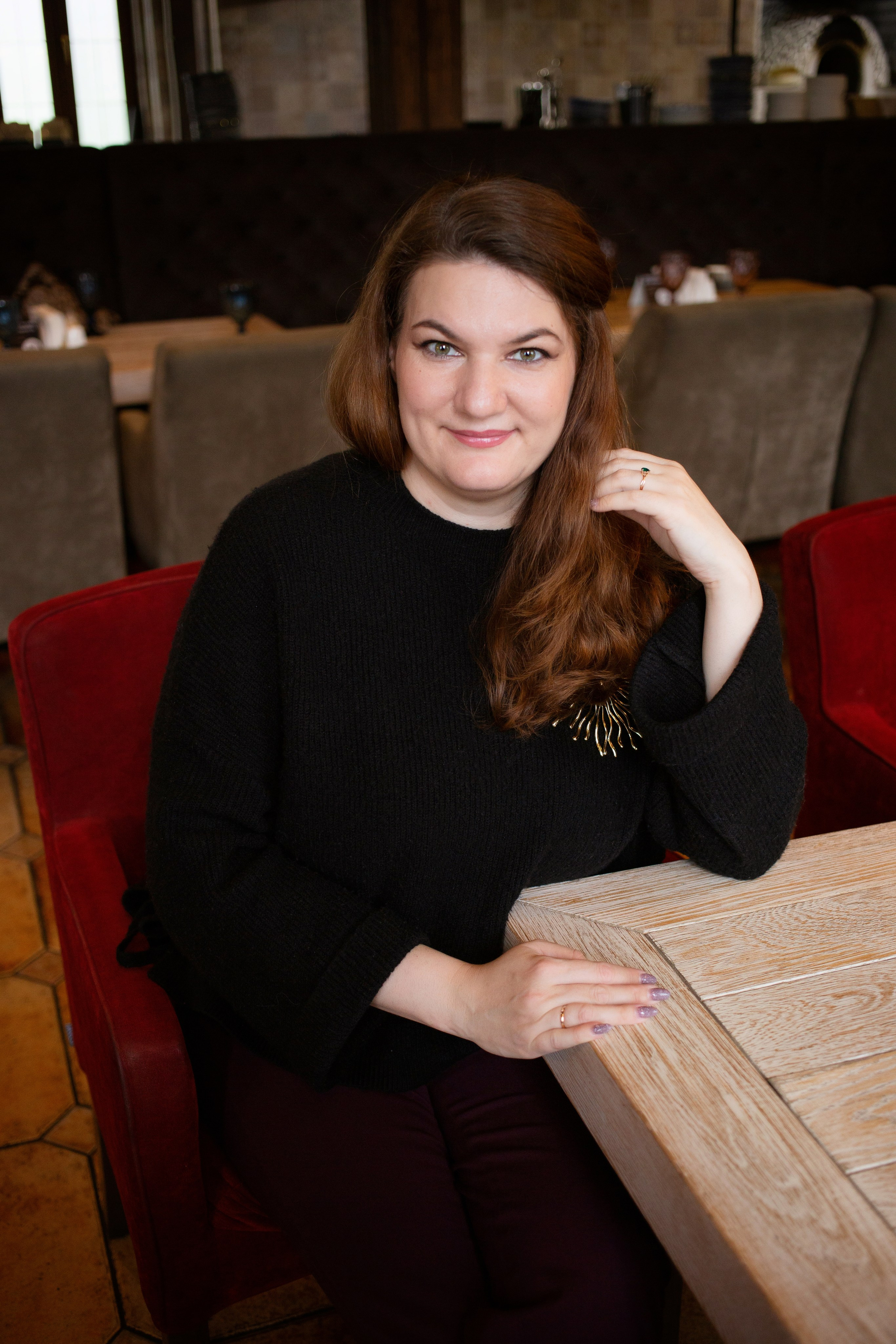 Фотосессия в уютном кафе и парке СПб, осенняя фотопрогулка. Портретные фотосессии, контент-съемки, репортаж