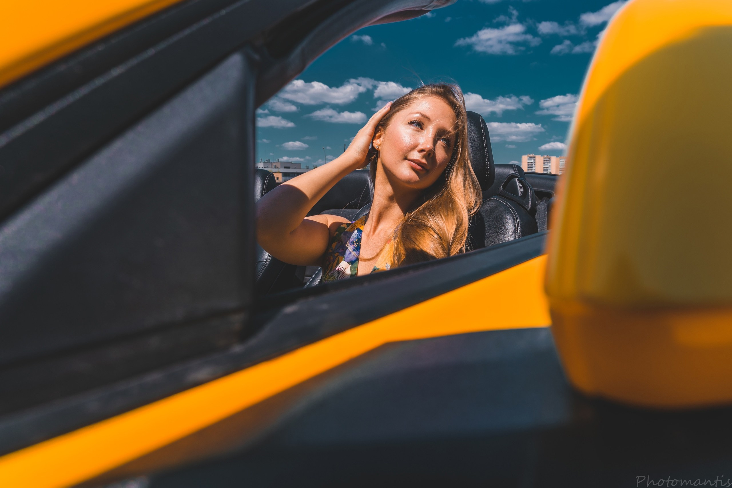 Девушки с авто. Photomantis