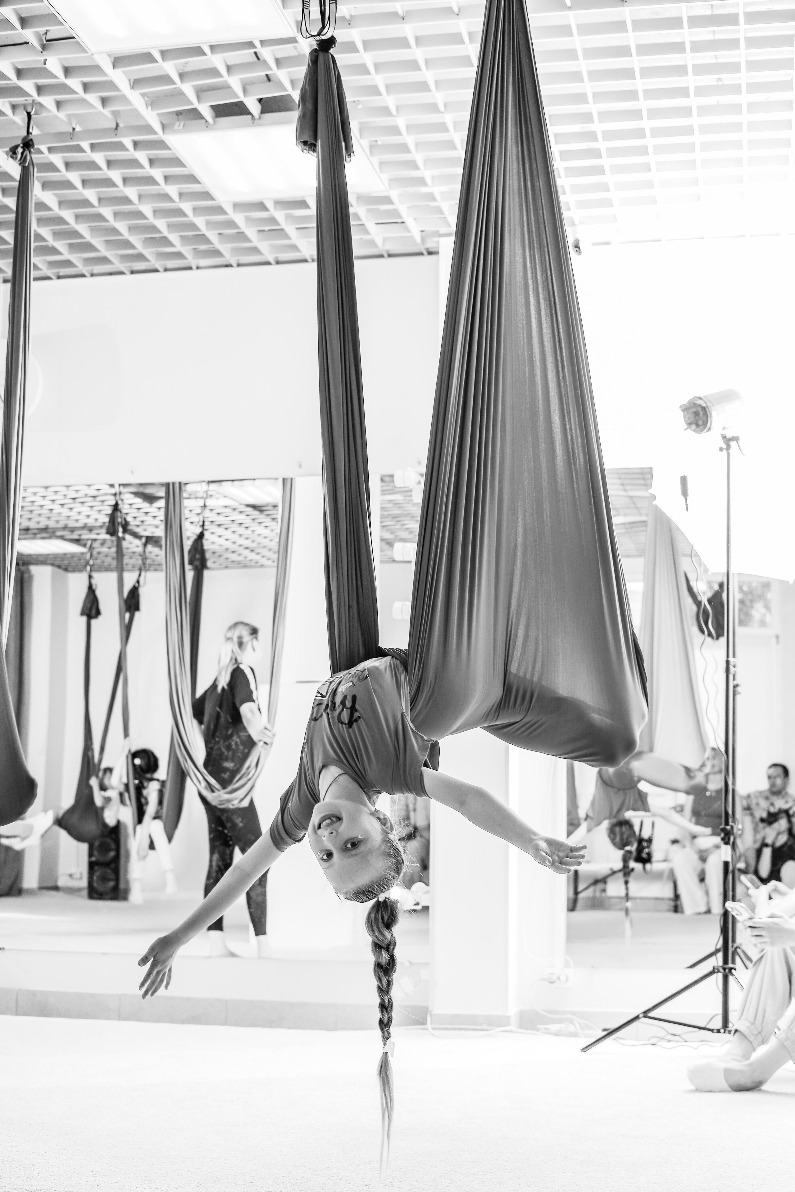 Детская аэройога. Фотограф Надршина Лилия