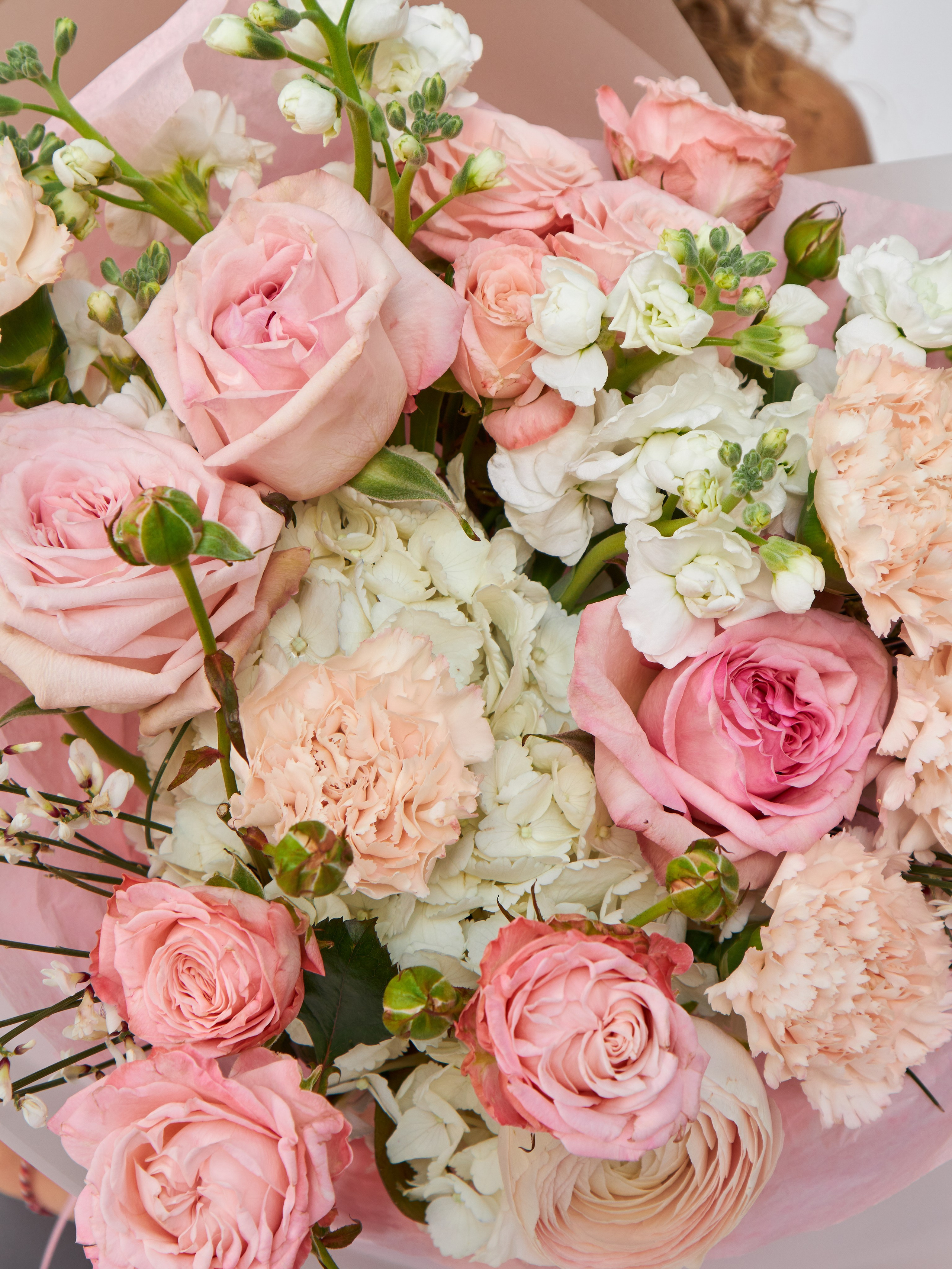 Съемка каталога одежды с использованием макросъемки для детального показа качества швов и ткани в Москве