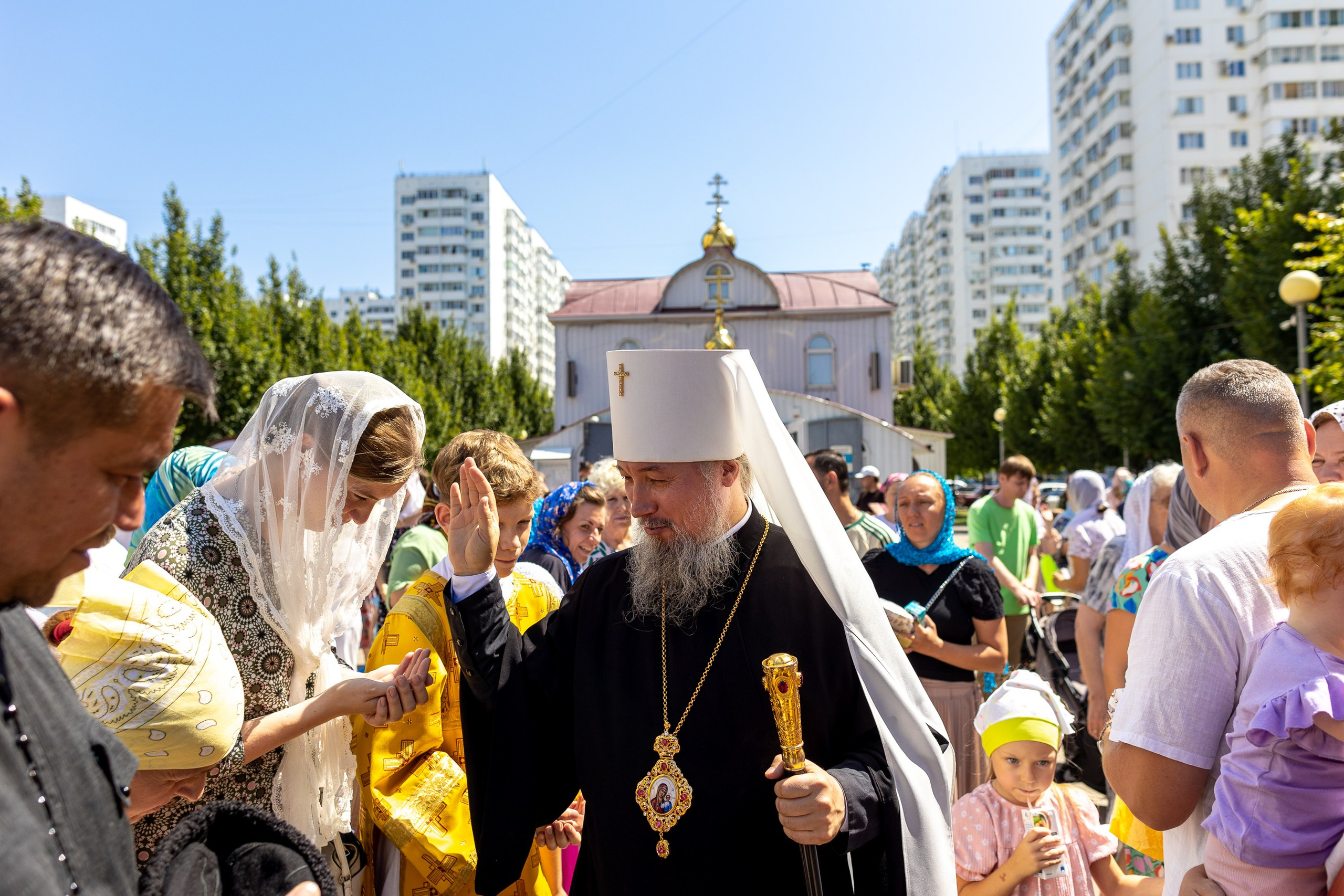 Митрополит Василий. 10 лет Храму Святителя Спиридона Тримифунтского. Фото и видеосъемка любых мероприятий в городе Краснодаре и Краснодарском крае. Щеколдин Антон