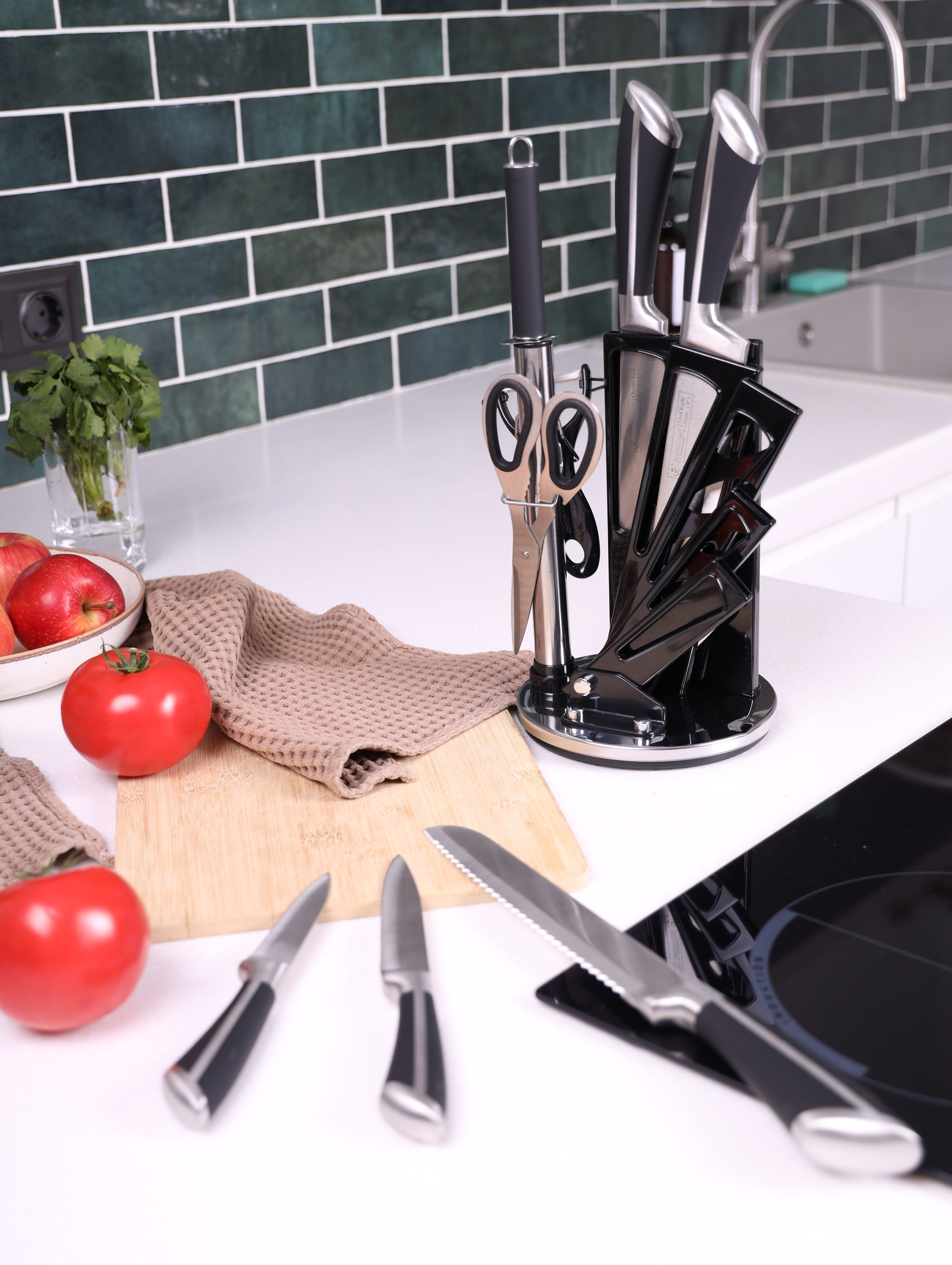 Предметное фото - простота и изысканность в деталях кухонной посуды.