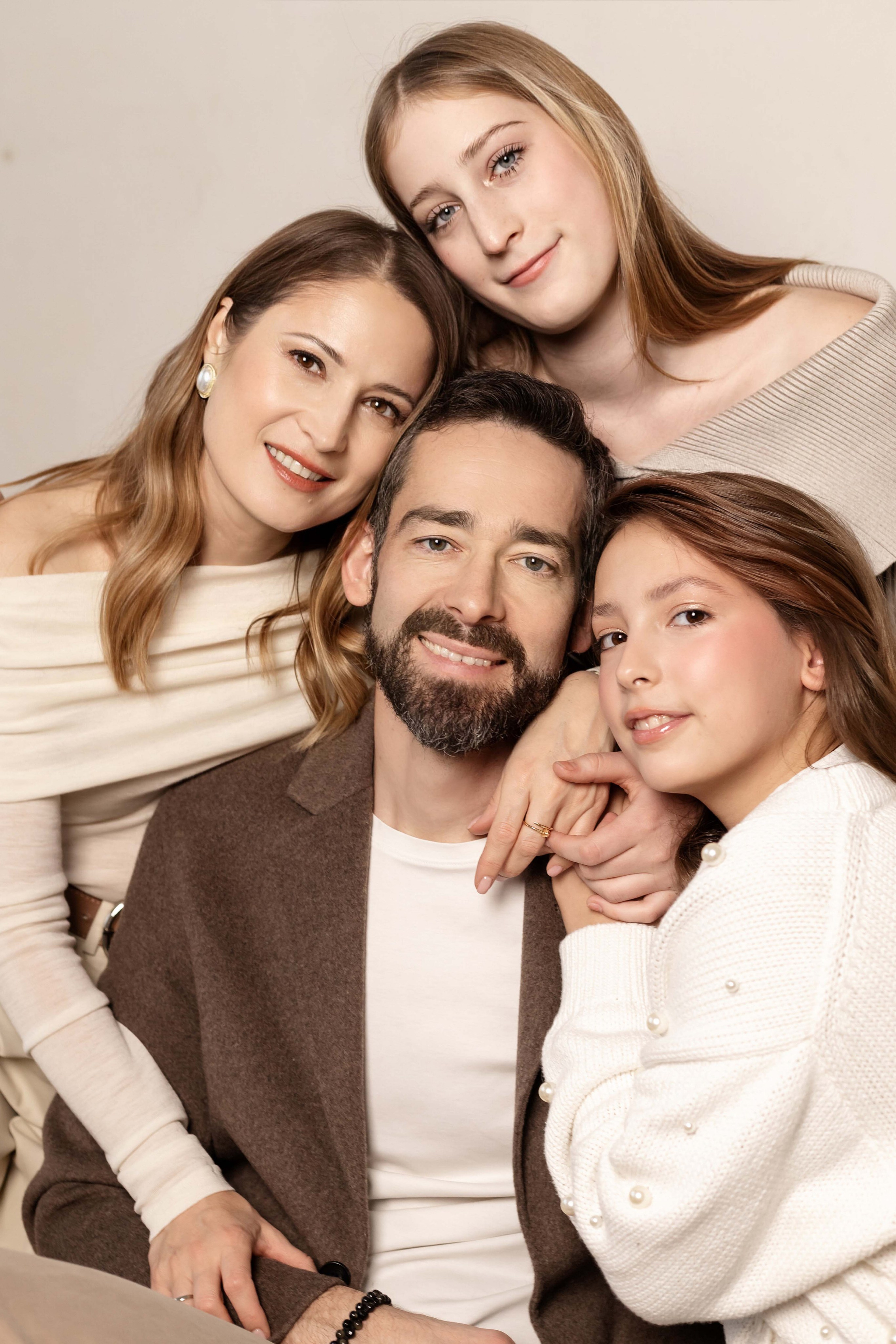 Анна, Никита и дочери. Фотограф в Москве Ксения Мокрушина | Brand & Women photographer