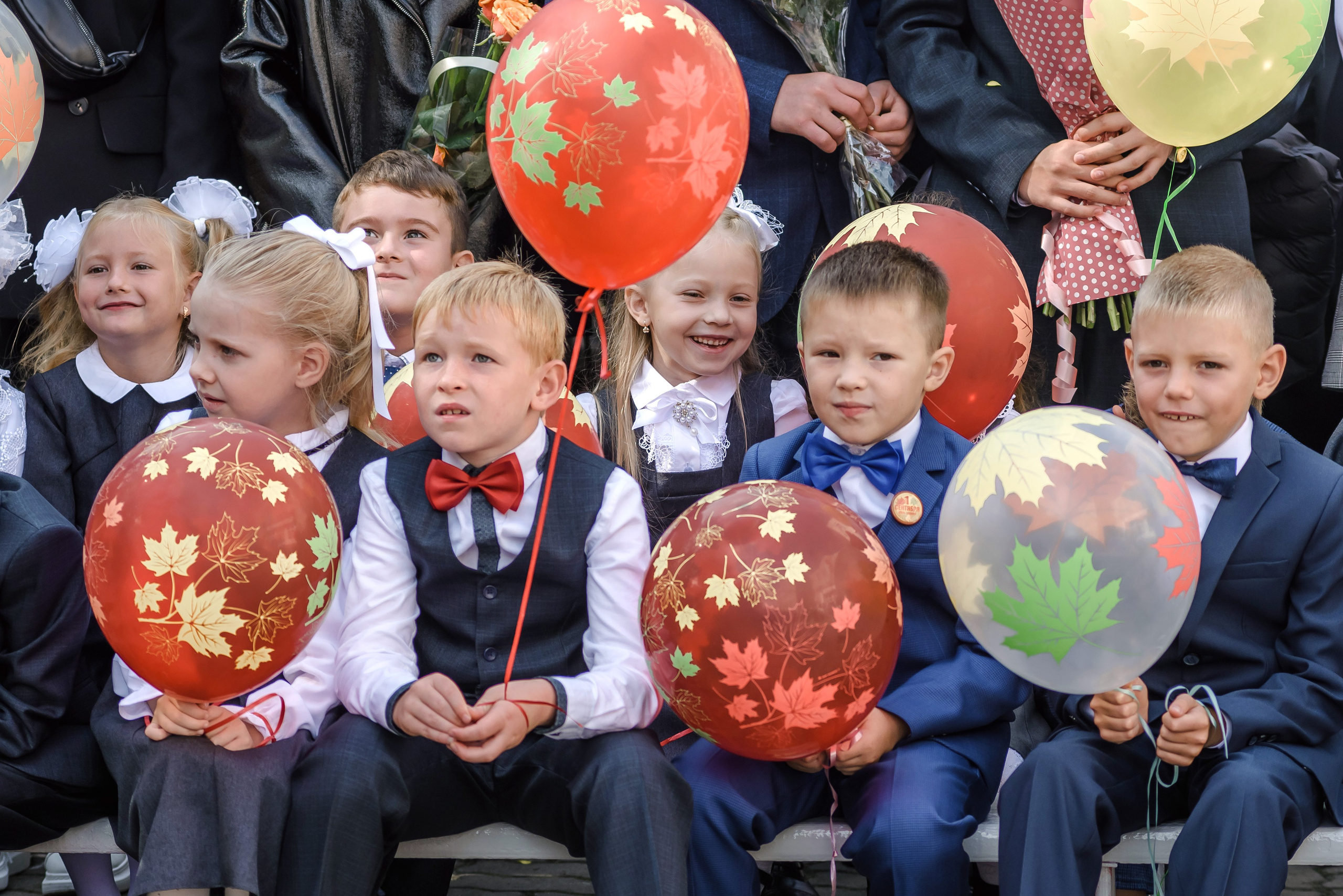 Линейка 11-е классы 2023. Фотограф Галина Лисанова, г. Брянск