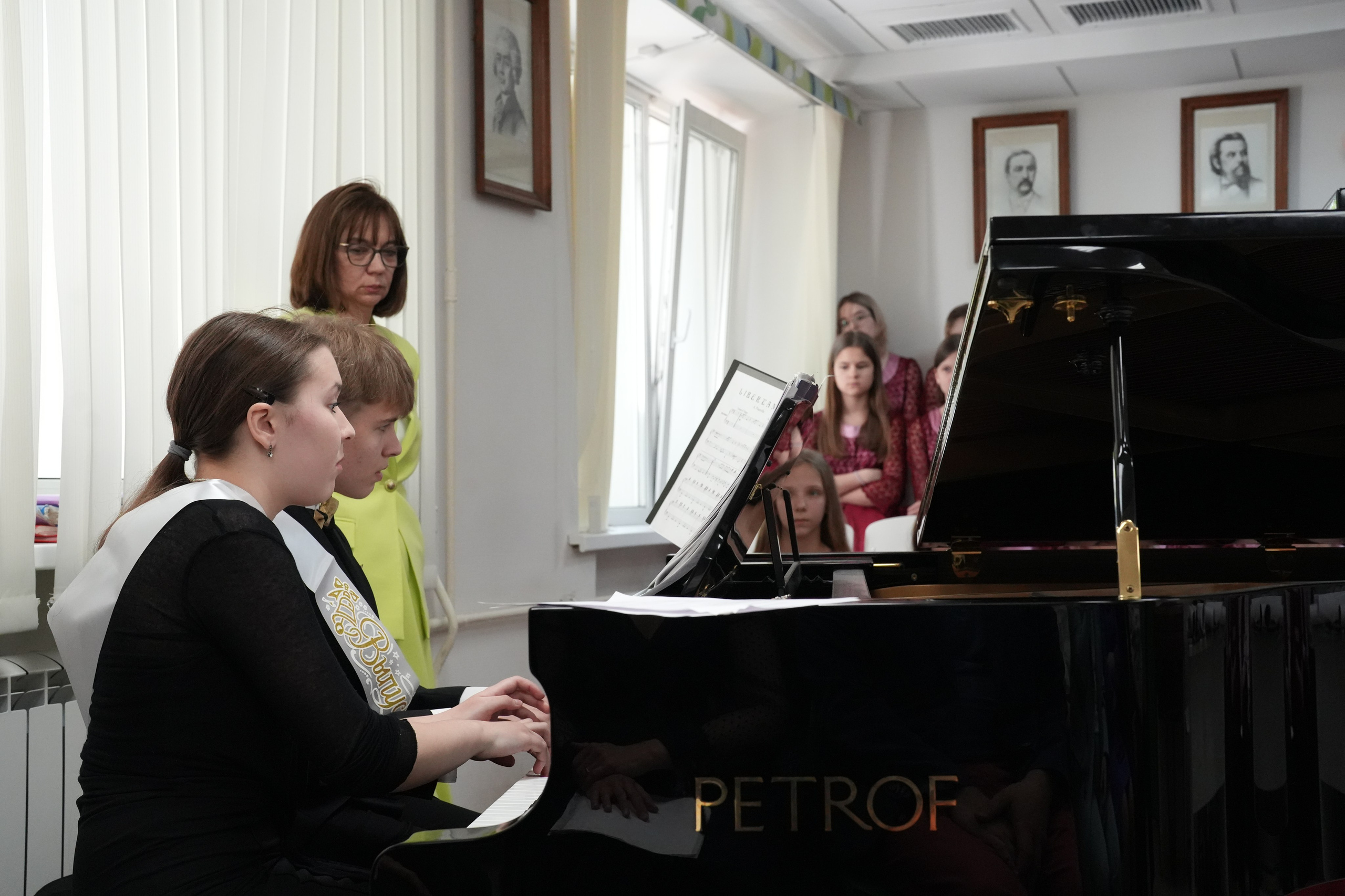 Выпускной в музыкально-хоровой школе г. Москвы № 106. Семейный и детский фотограф в Москве Оксана Чибизова