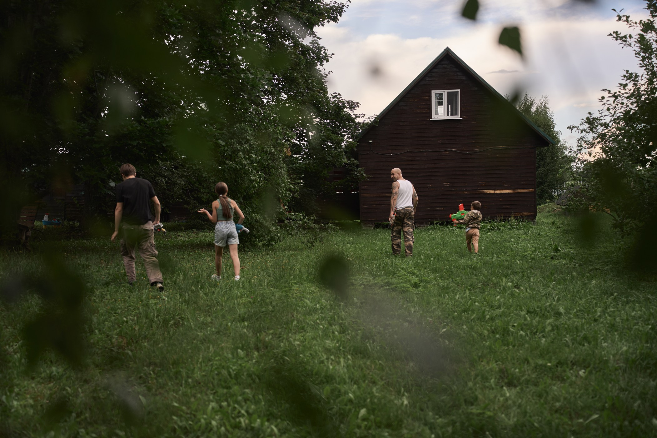 Пшеничное поле, битва Nerf и домик художницы. Фотограф Женя Пашкина