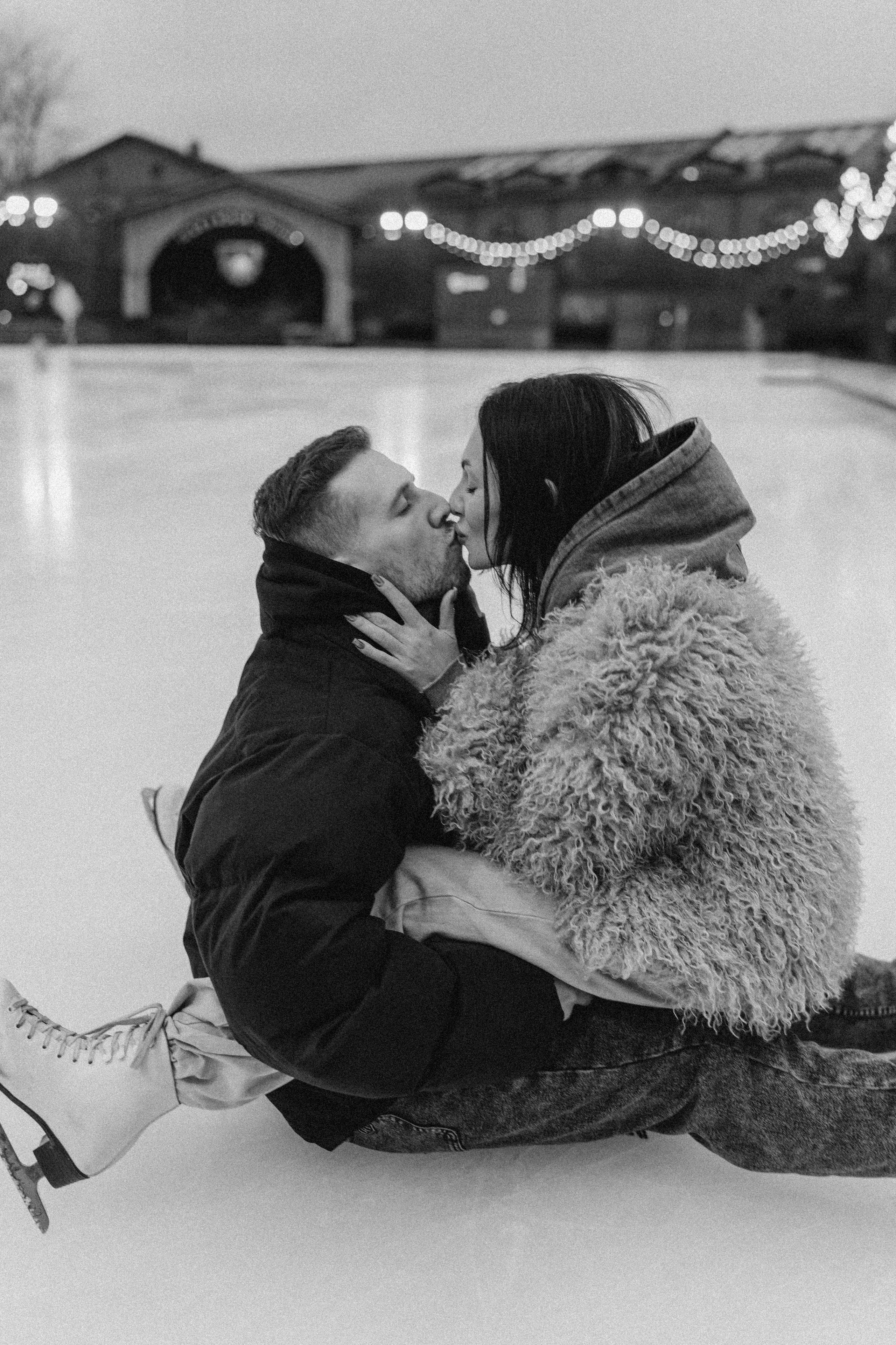 Парная фотосессия на катке. Федосова Елизавета - фотограф Санкт-Петербург. Фотосессия Новая Голландия.