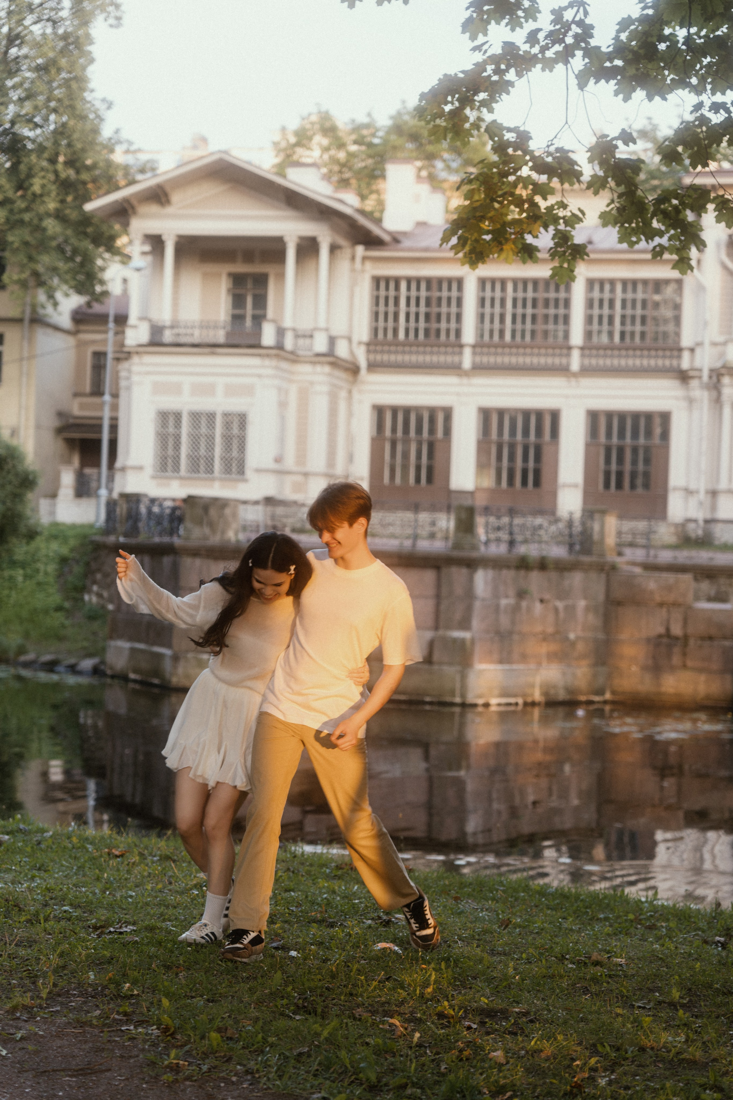 Фотосессия лавстори в Санкт-Петербурге. Лопухинский сад.