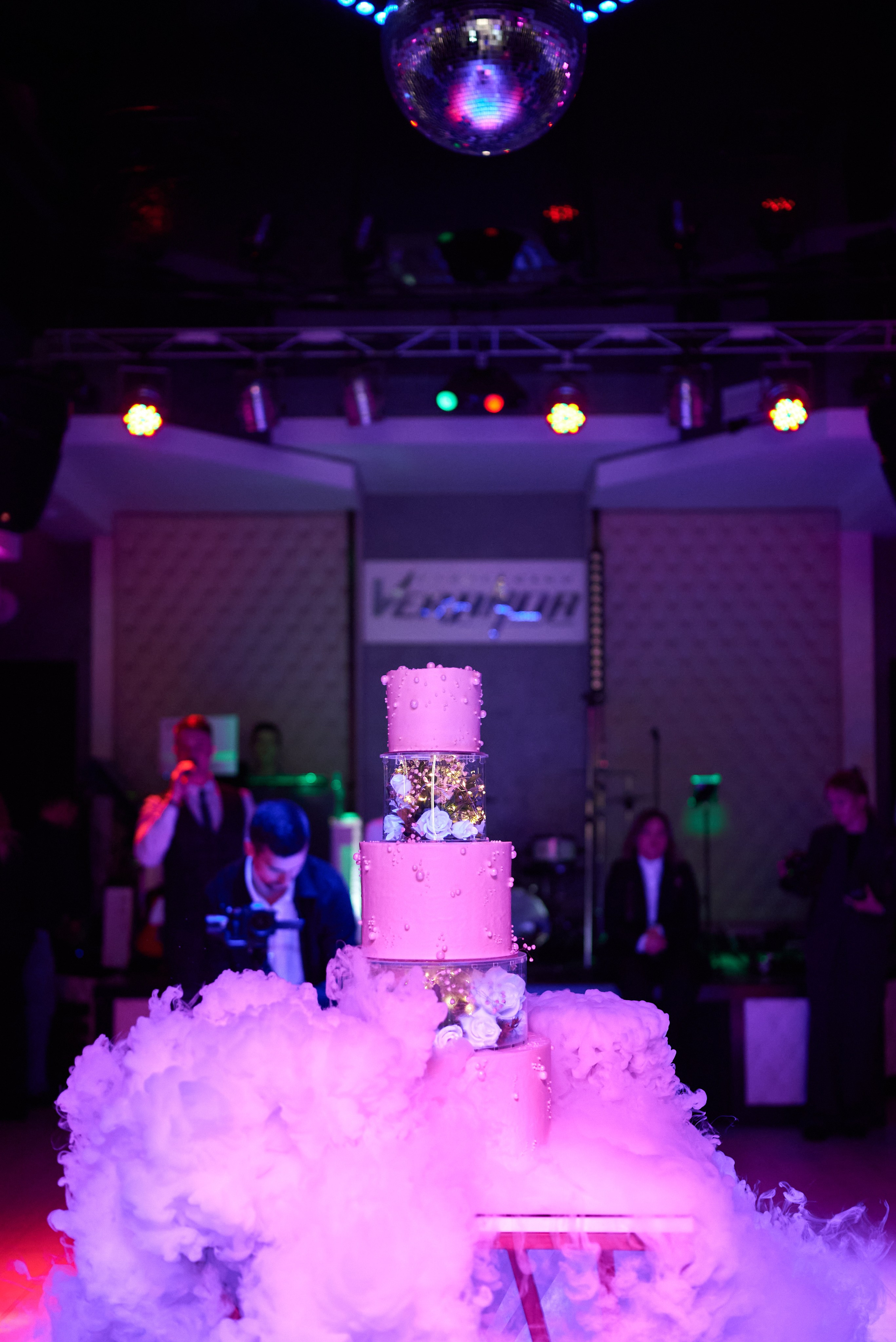 Фотограф Старый Оскол, свадебный фотограф на мероприятие. Профессиональный фотограф Старый Оскол, Губкин — свадьба, венчание, крещение, юбилей и день рождения