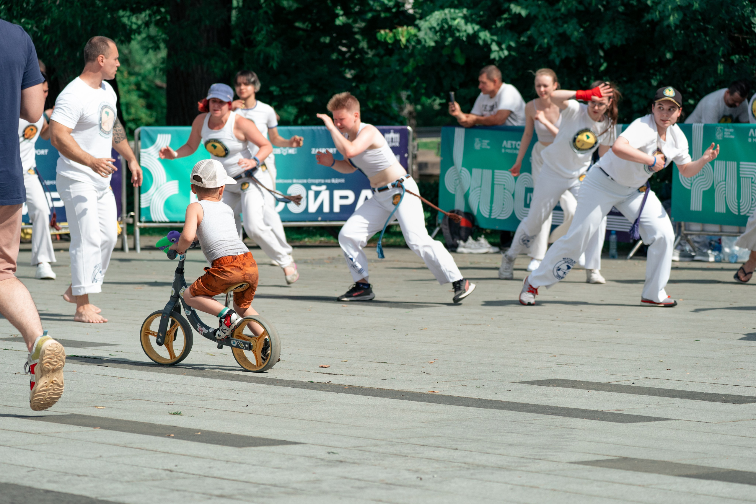 Открытый класс AXE Capoeira на фестивале неолимписких видов спорта на ВДНХ 2025 г:. Фотограф в Москве Ткаченко Владимир