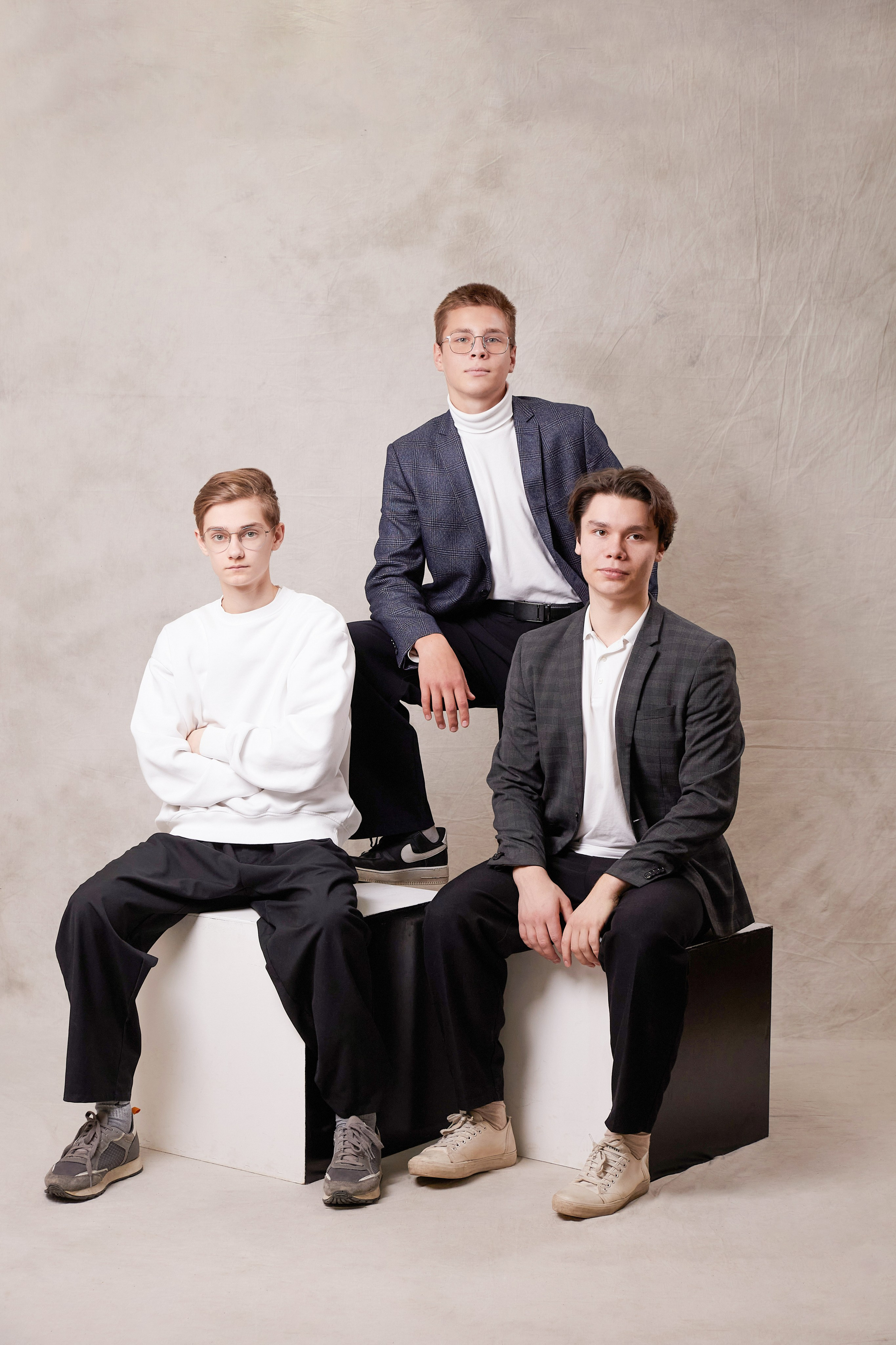 Стильный выпускной школьный альбом 9 и 11 класс «Классика» Тюмень. Выпускные альбомы в Тюмени для школ, садов, вузов спортивных секций