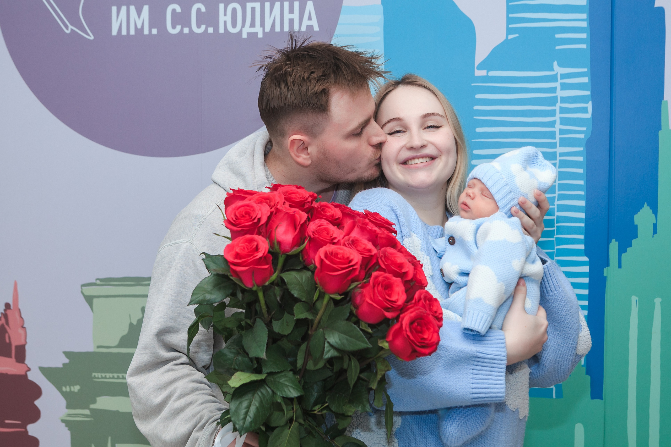 Съемка выписки из роддома 7 ГКБ Юдино Москва. Фотосъемка выписки из роддома в Москве, заказать фотографа на выписку ньюборн съемка в роддоме newborn фотограф в Юдино