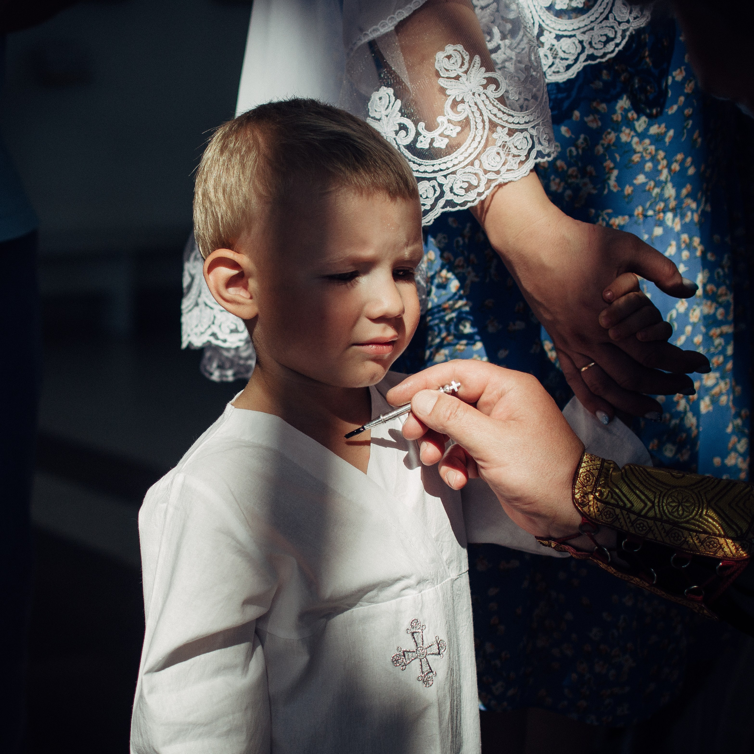 Крещение Андрюши — Трогательные моменты в фотографиях. Семейный фотограф во Всеволожске и Санкт-Петербурге Юлия Капустина