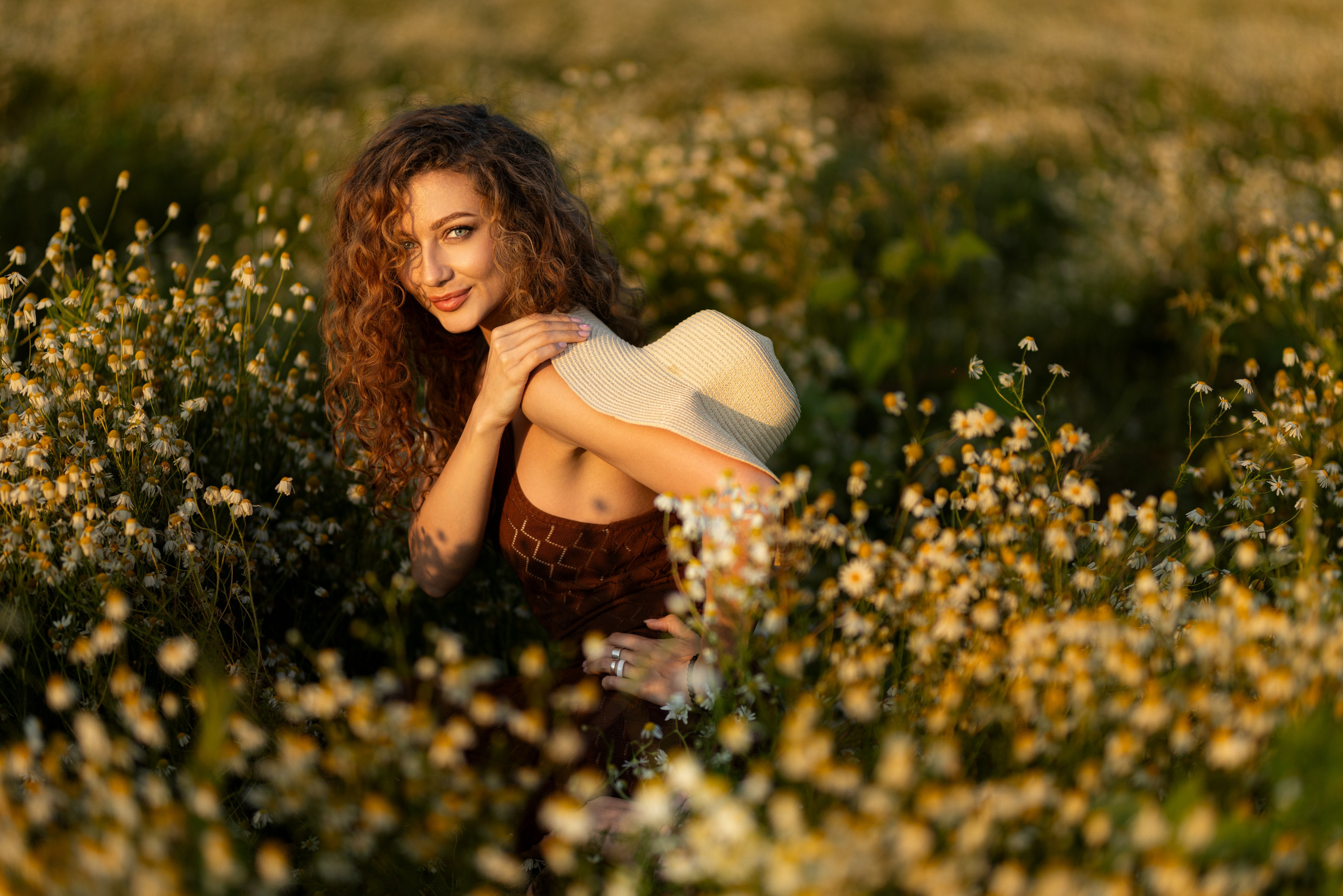 Фотосет на рассвете с Дианой в поле ромашек и пшеницы в формате для «себя». Дмитрий Шульгин, портретный фотограф в Воронеже