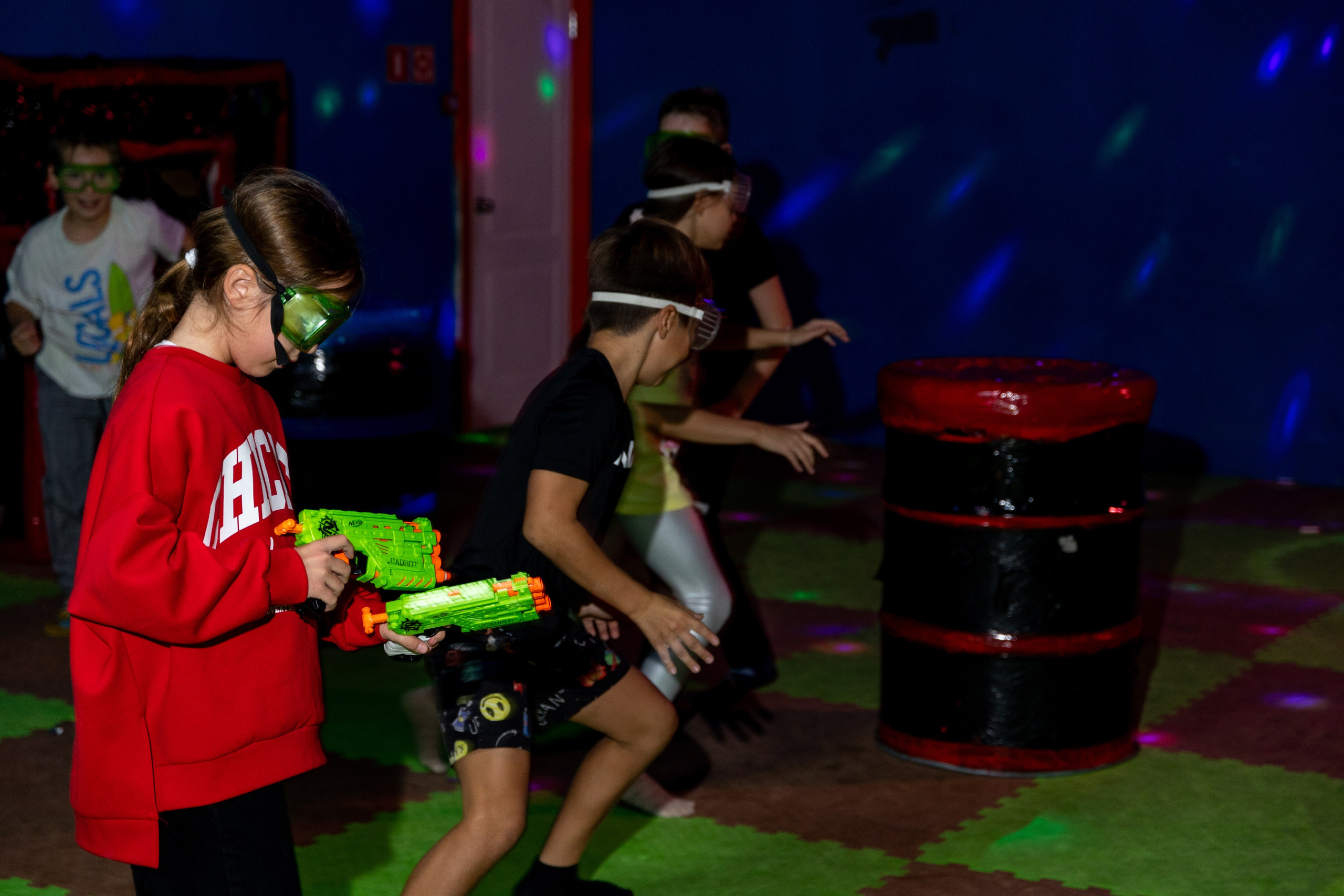 День рождение Александра в Нерф Арене. Выпускные альбомы во Владивостоке