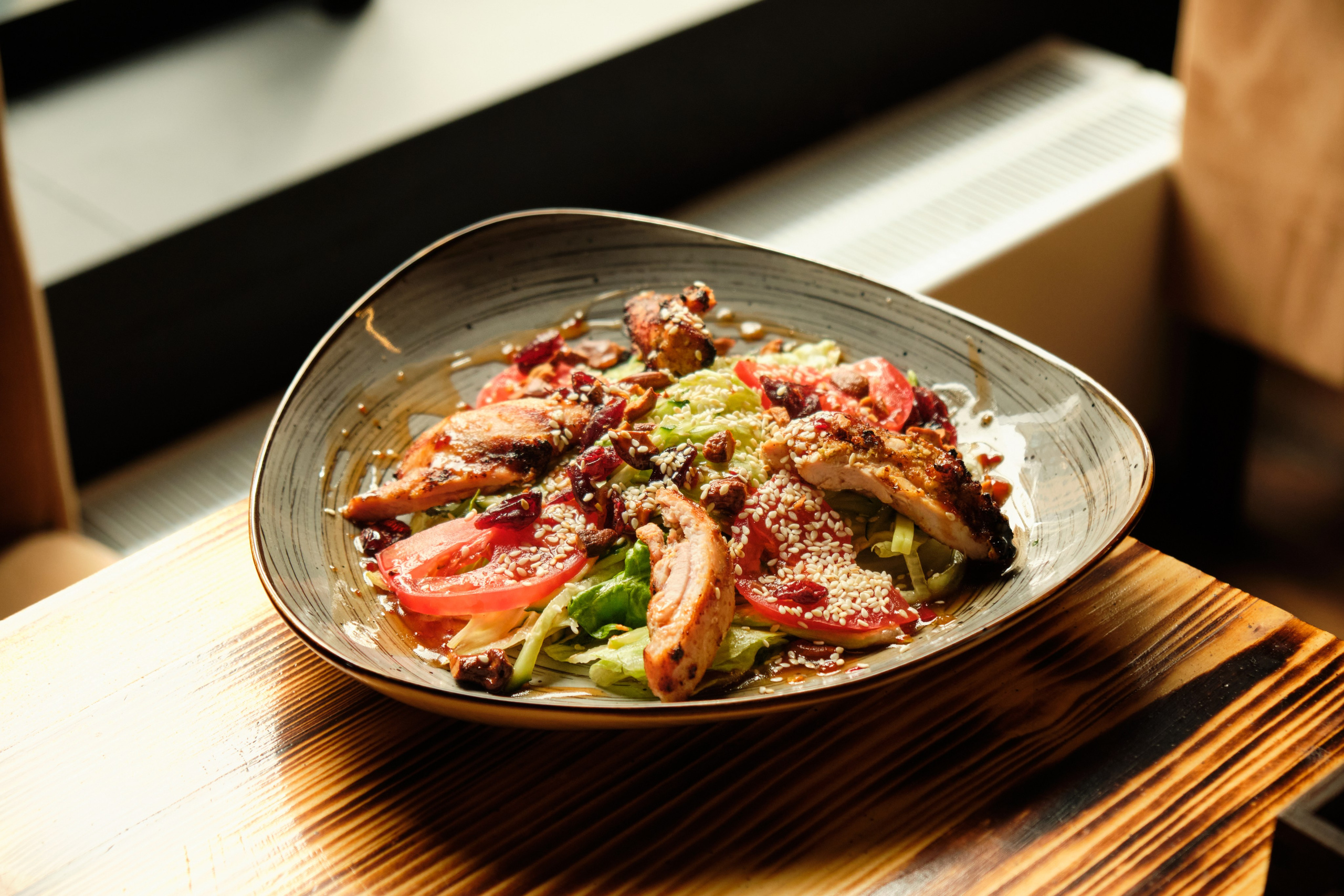 რესტორნის ფოტოგადაღება ბურგერებითა და გრილ მენიუთი | ფუდ ფოტოგრაფი და ინტერიერები თბილისი. კომერციული ფოტოგრაფი თბილისი | კერძებისა და პროდუქციის გადაღება | გორბაჩოვი ვიტალი