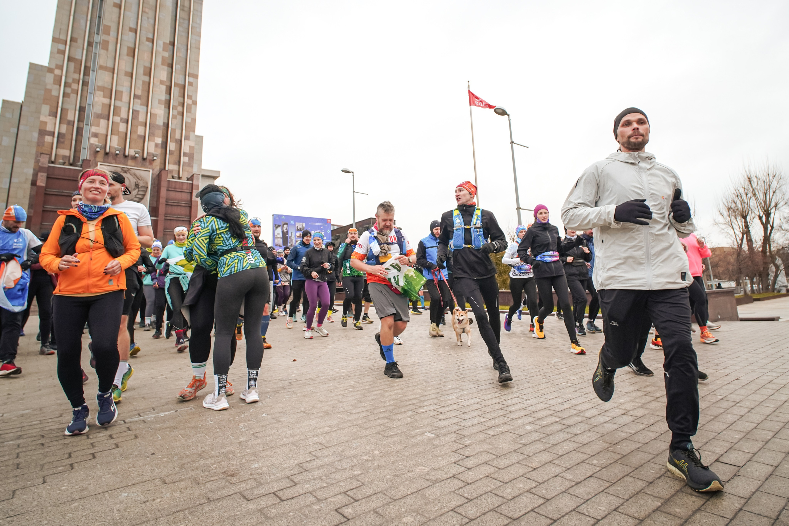 #марафонудома #яuzarun 2024 2-я петля, группа 6:30. Роман Капилюшов. Бег. Фото. Видео. г. Люберцы