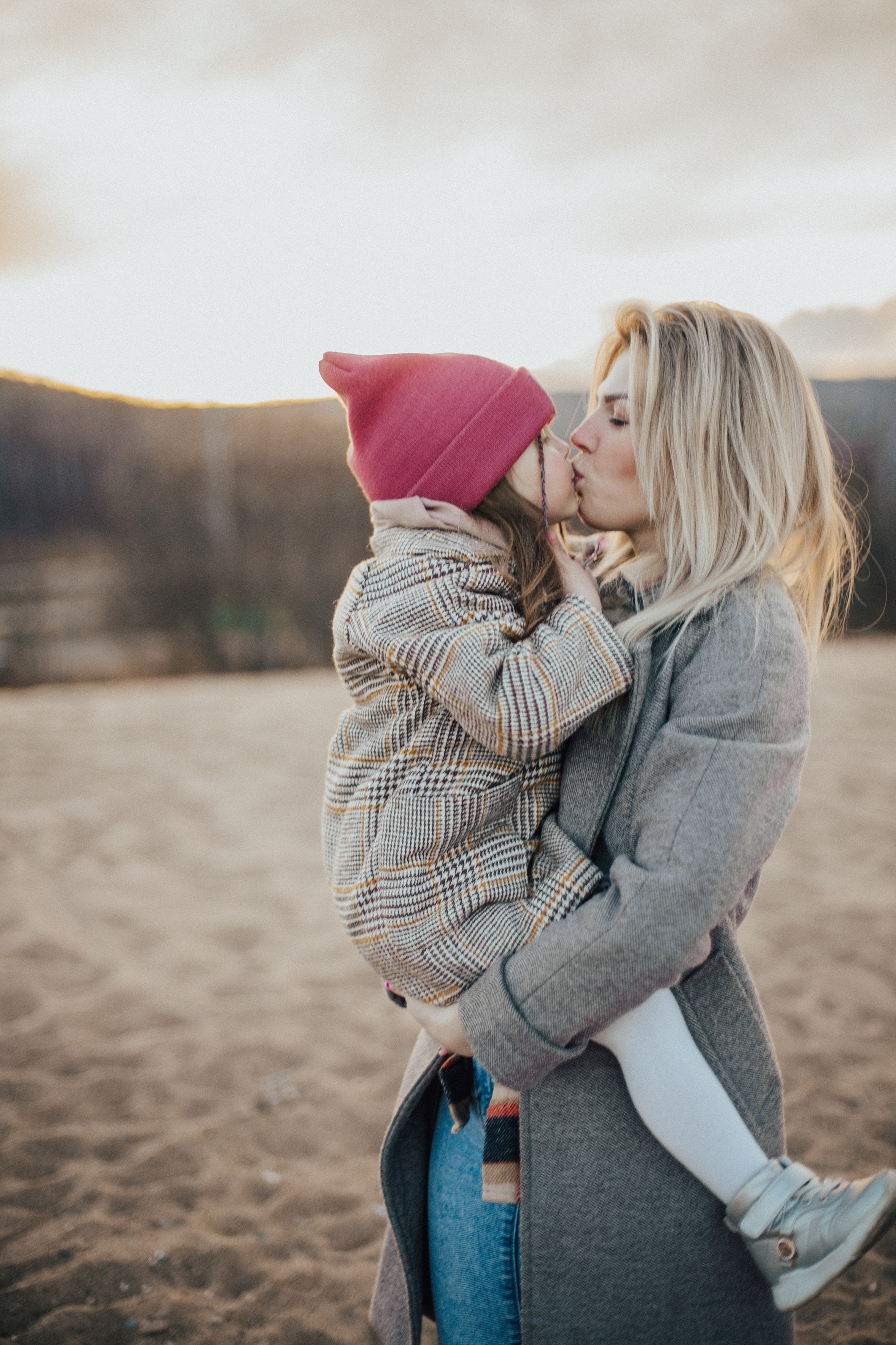 Алиса с мамой на Байкале. Фотограф Слюдянка Иркутск Наталья Кургина