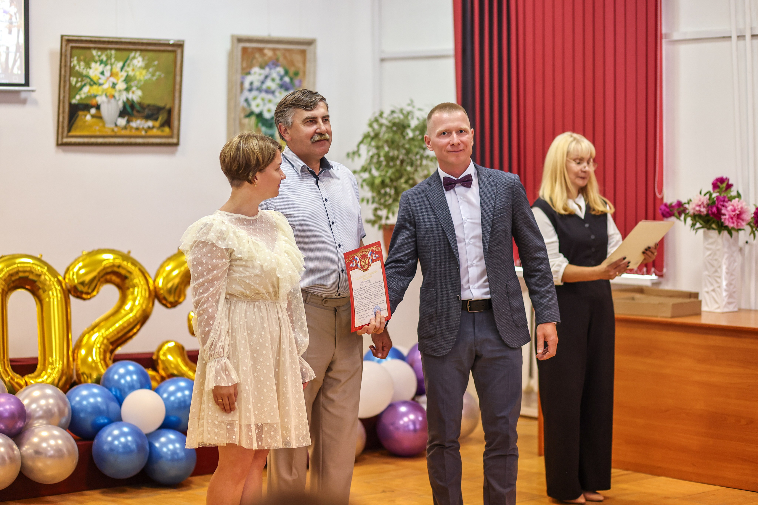 Вручение аттестатов. Школа № 7, выпускники 11 класса 2023 г. Студия выпускных альбомов Остров