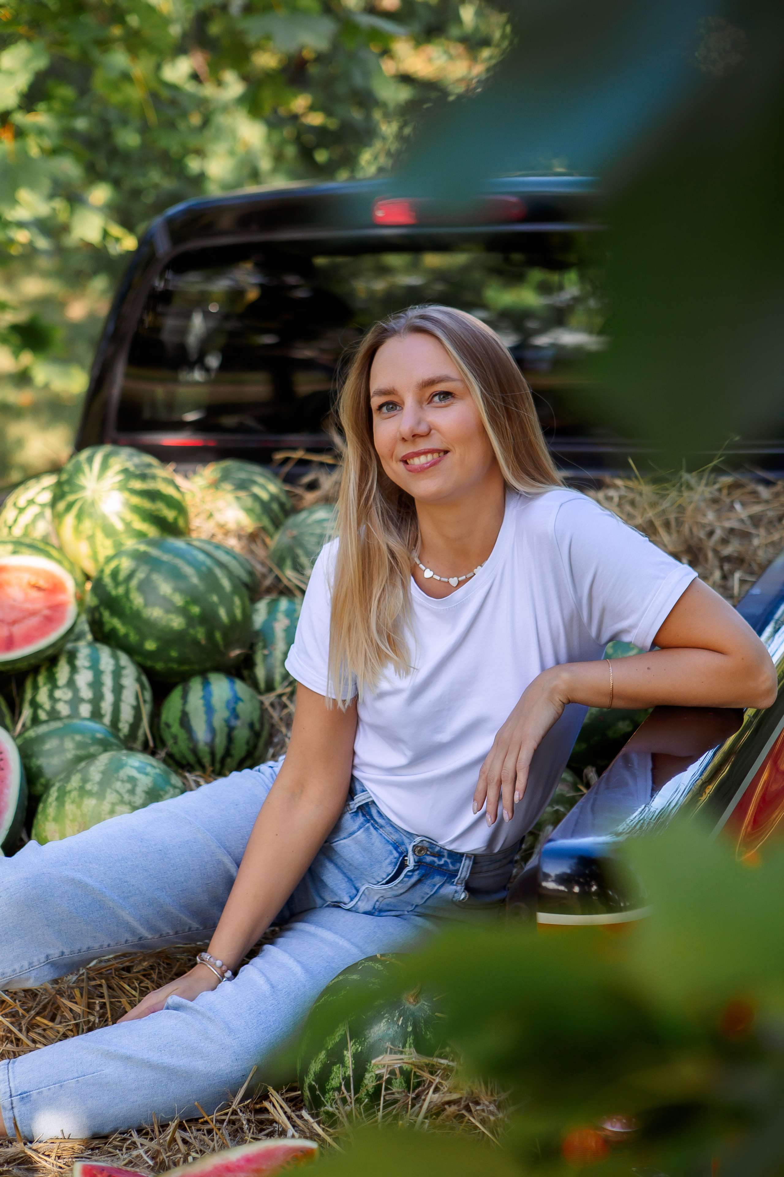 Катерина и красный пикап. Семейный детский фотограф. Фотосессия в Минске