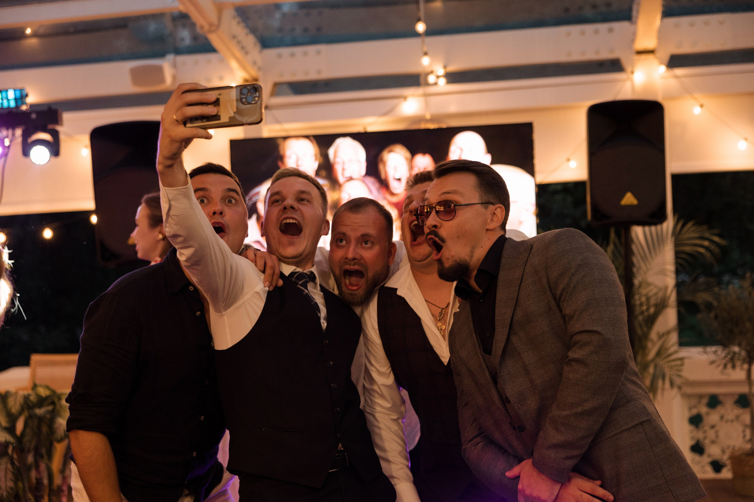 КРИЧАТ ОБ ОДНОМ — ЭТО ЛЮБОВЬ. Фотограф Наталия Бирюкова