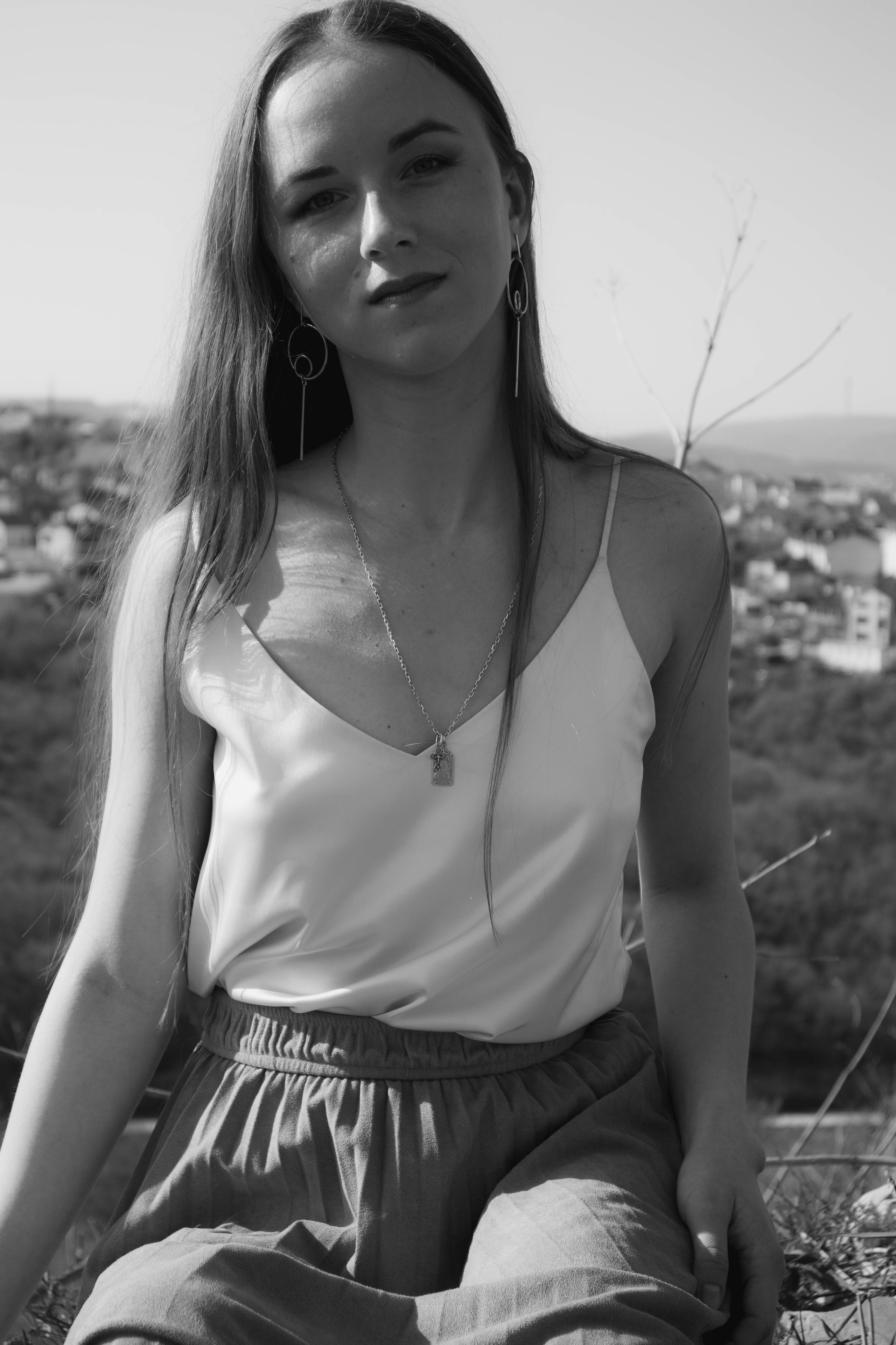 «Деревья шепчут, горы молчат». Уличный фотограф Города N