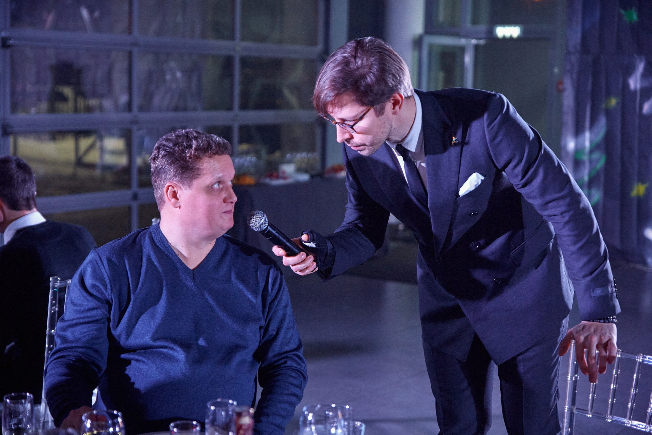 Транс-Инвест / Новогодний корпоратив на территории автосалона. Антон Артюшин, портретный фотограф. Москва