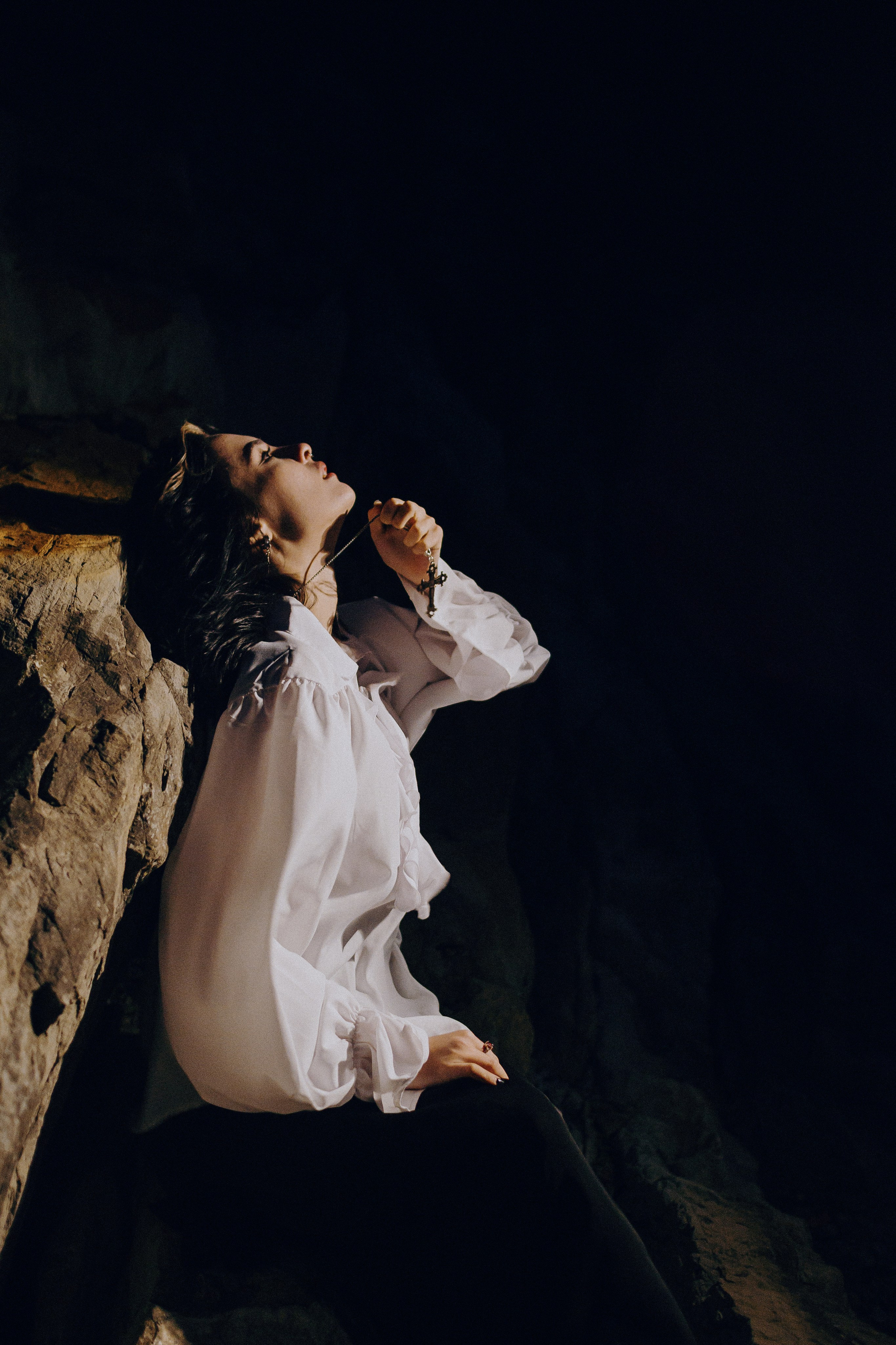 Съёмка у моря с оленьими рогами