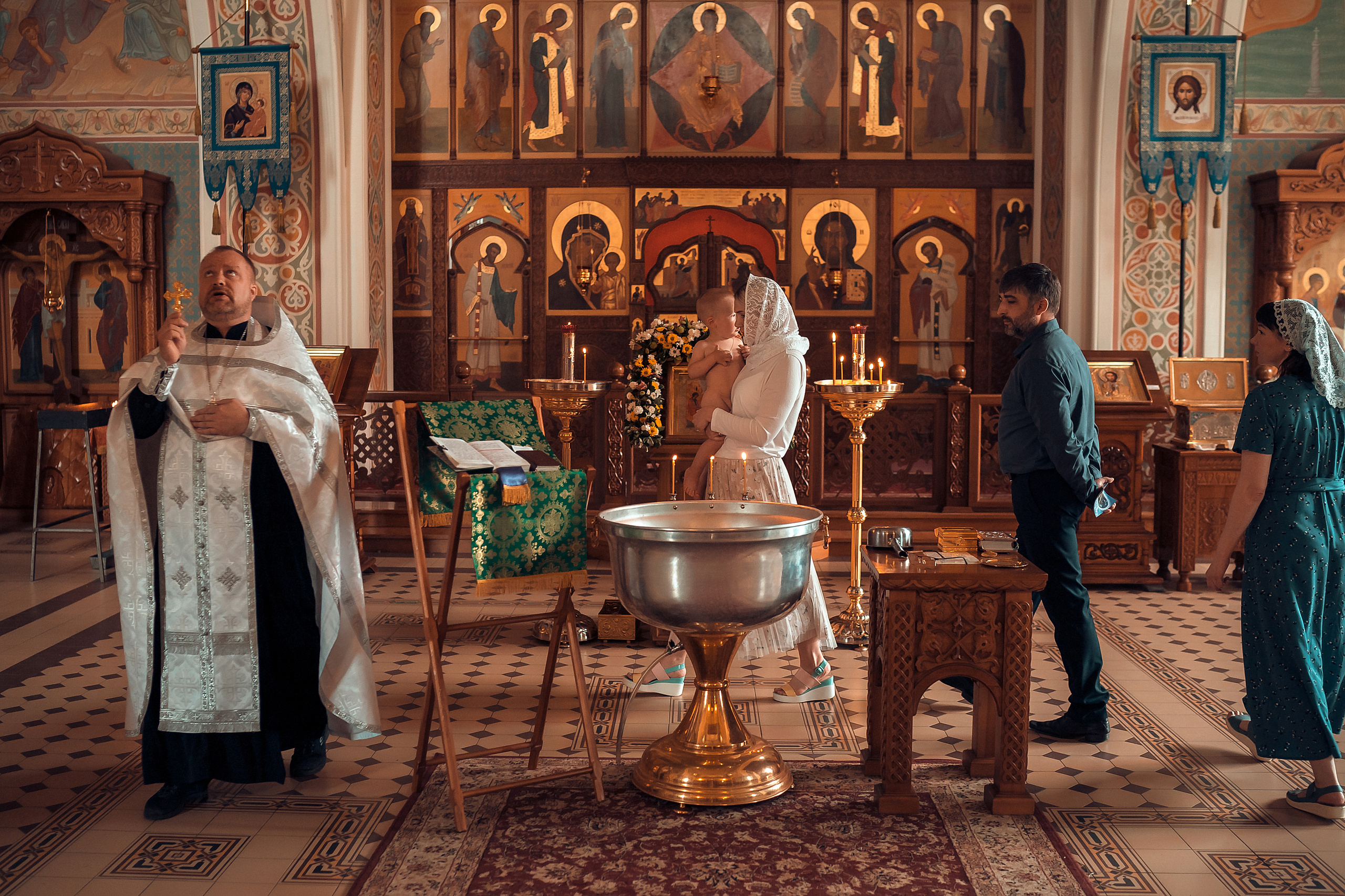 Крещение ребенка в Красноярске, Храм Иоанна Предтечи. Фотограф на Крещение и Венчание в Красноярске Рамазанова Юлия