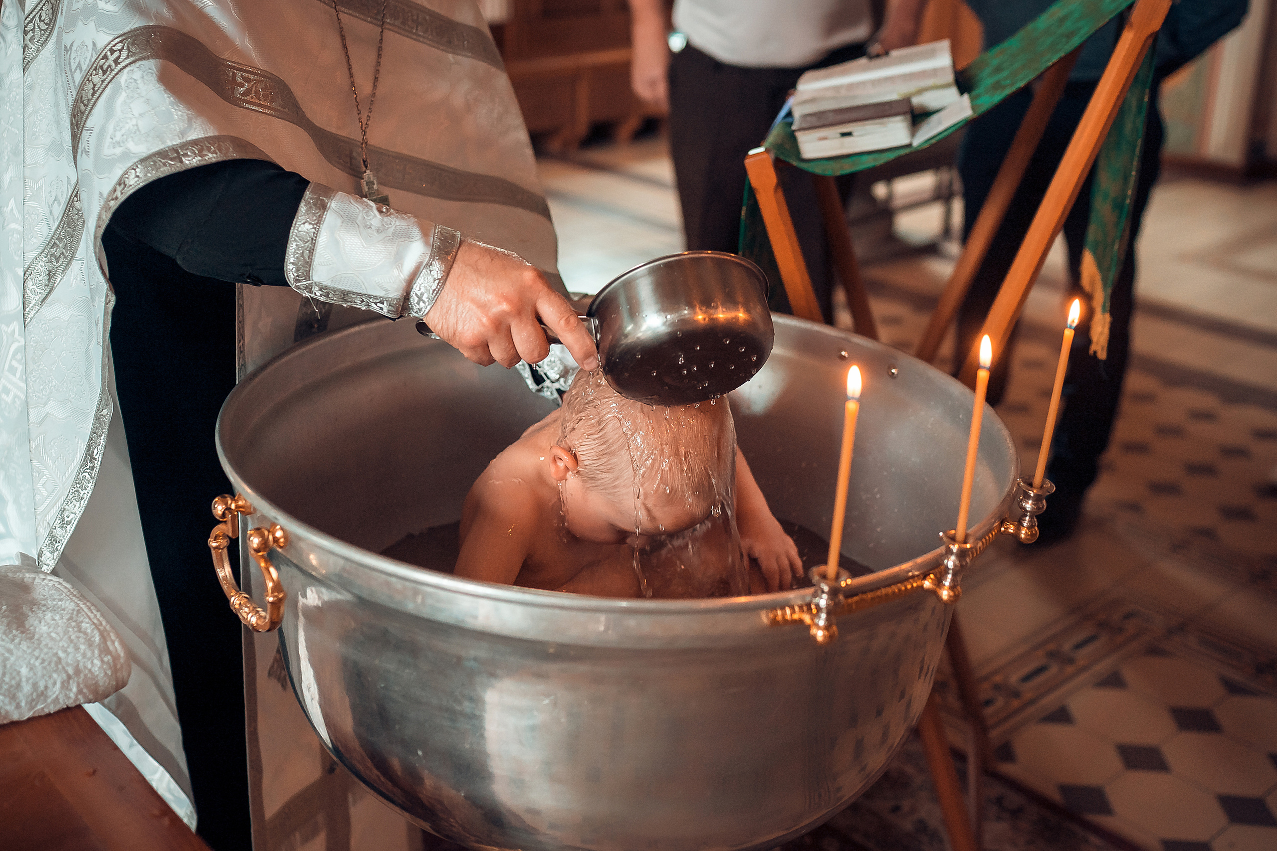 Крещение ребенка в Красноярске, Храм Иоанна Предтечи. Фотограф на Крещение и Венчание в Красноярске Рамазанова Юлия