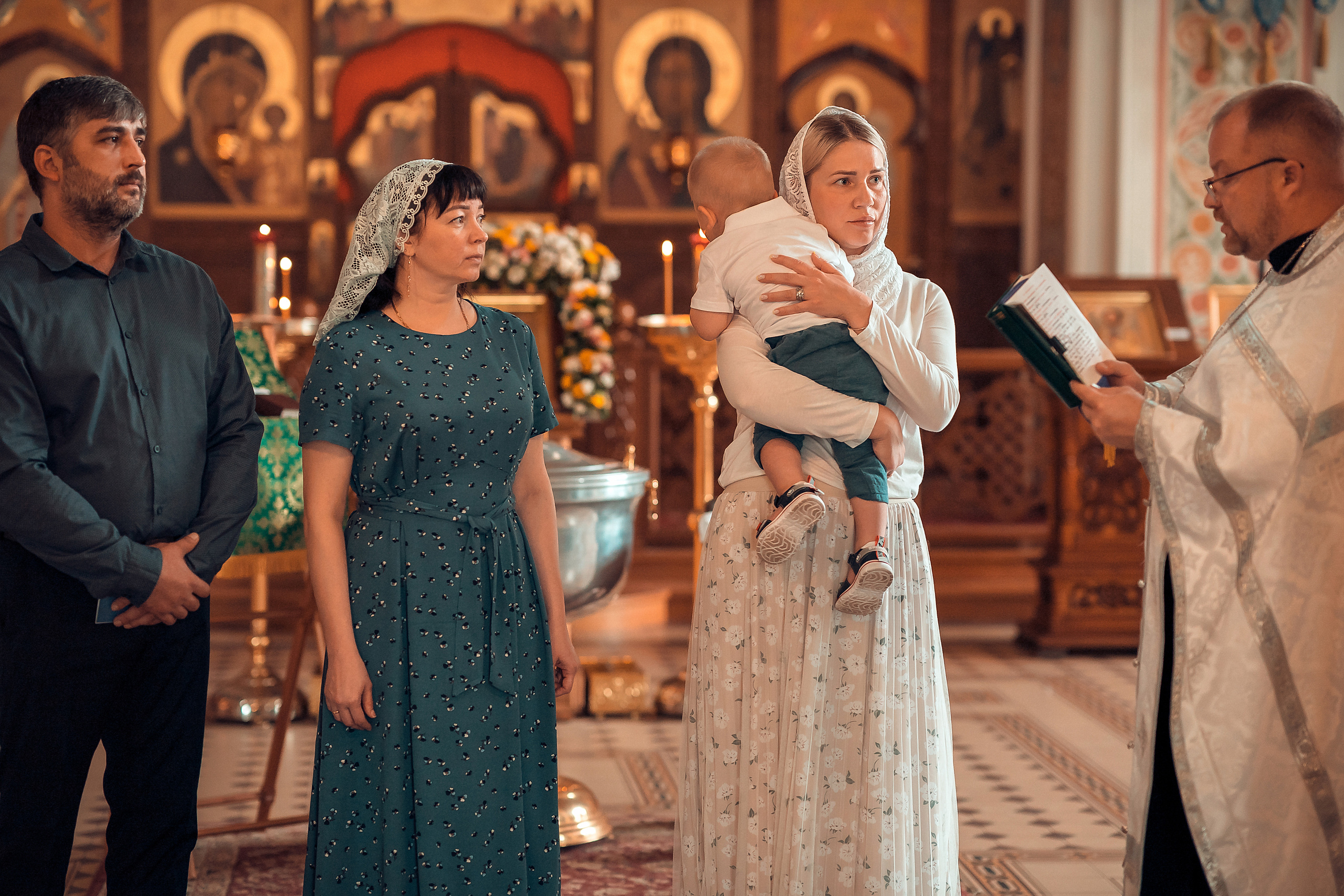 Крещение ребенка в Красноярске, Храм Иоанна Предтечи. Фотограф на Крещение и Венчание в Красноярске Рамазанова Юлия