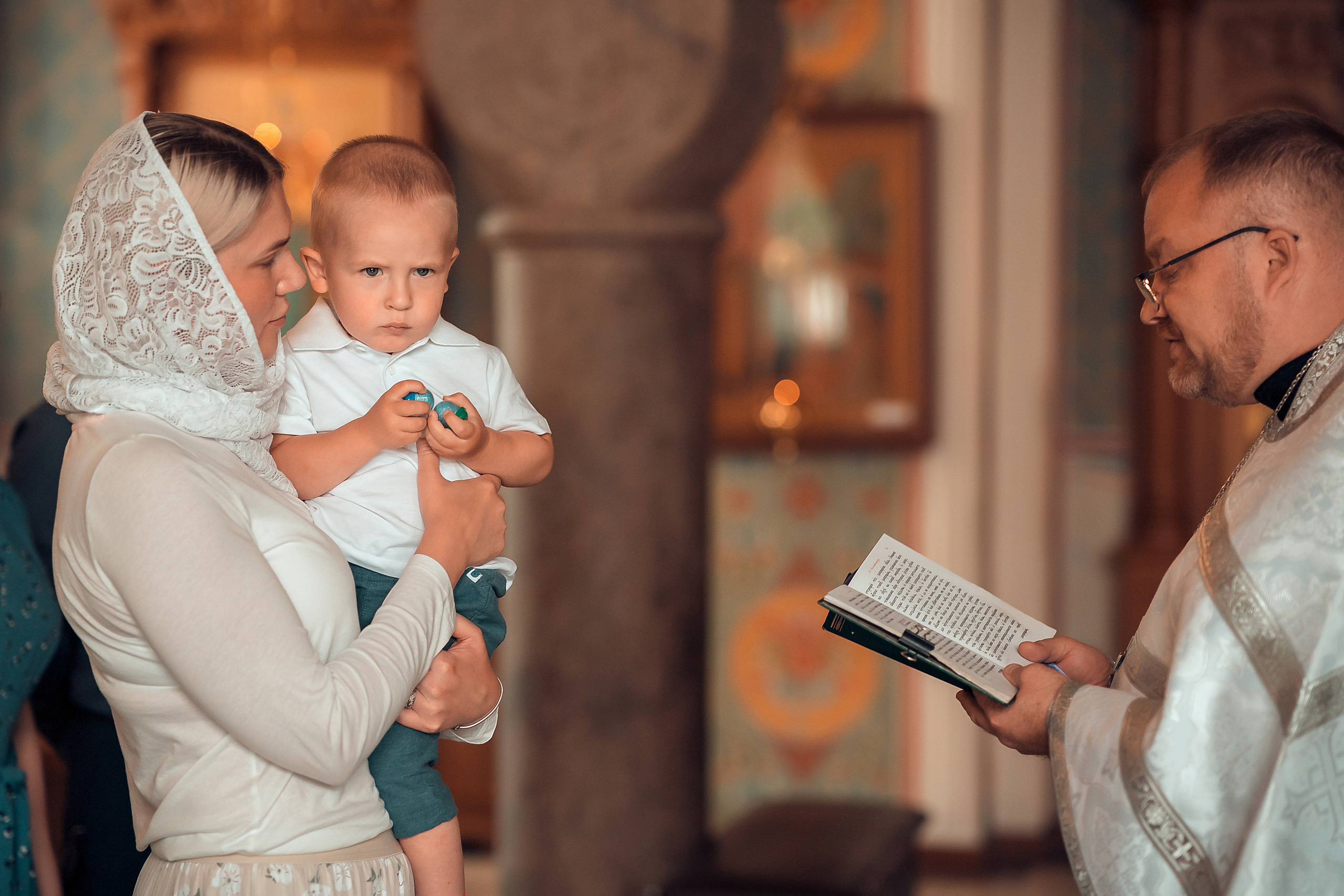 Крещение ребенка в Красноярске, Храм Иоанна Предтечи. Фотограф на Крещение и Венчание в Красноярске Рамазанова Юлия